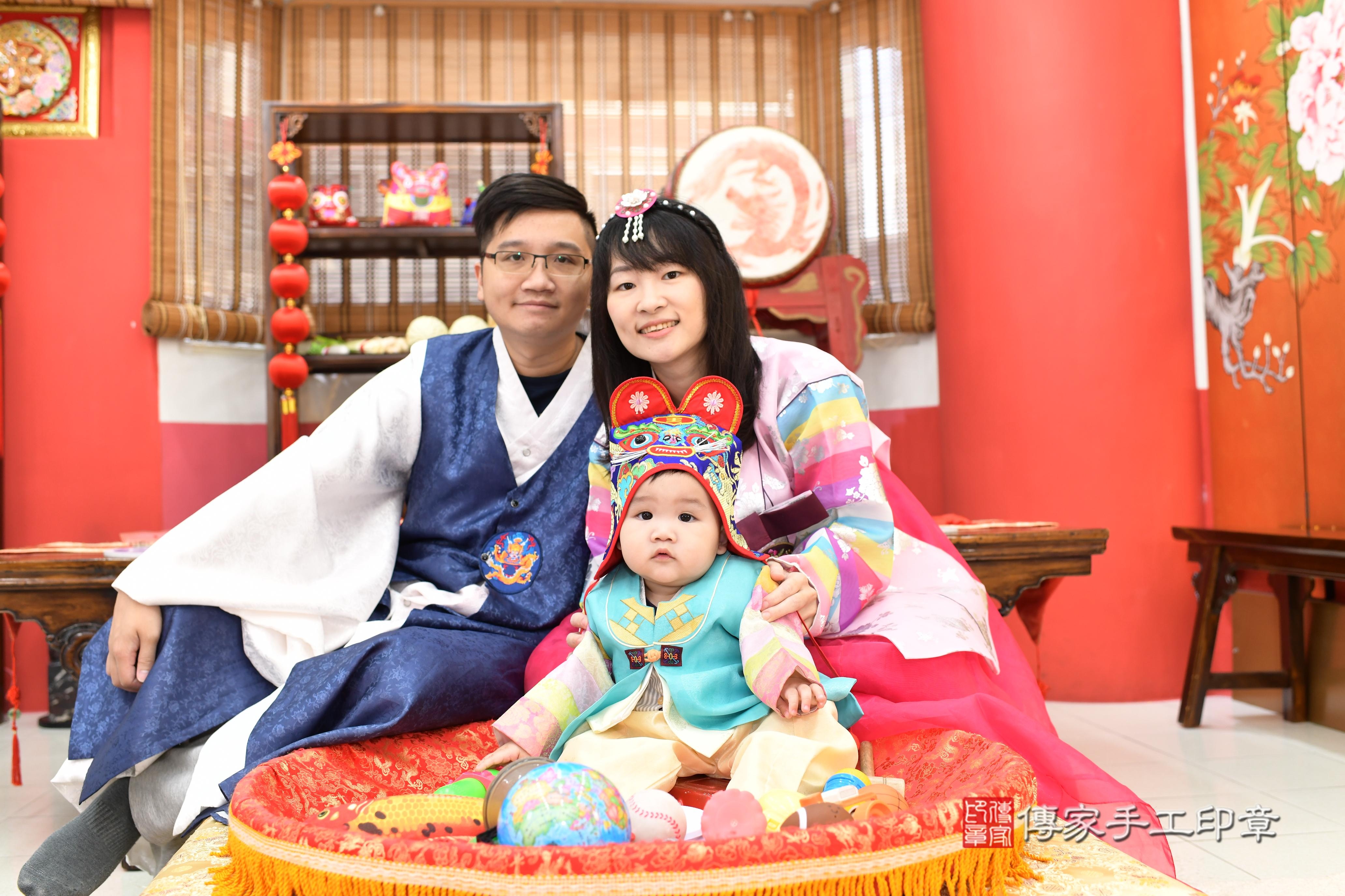 傳家手工印章高雄店、抓周、度脺、美式風會場、傳家嬰兒古禮、吉祥話、抓周道具物品24種、拍照。抓周證書。寶寶抓周、滿周歲、生日快樂、祝福