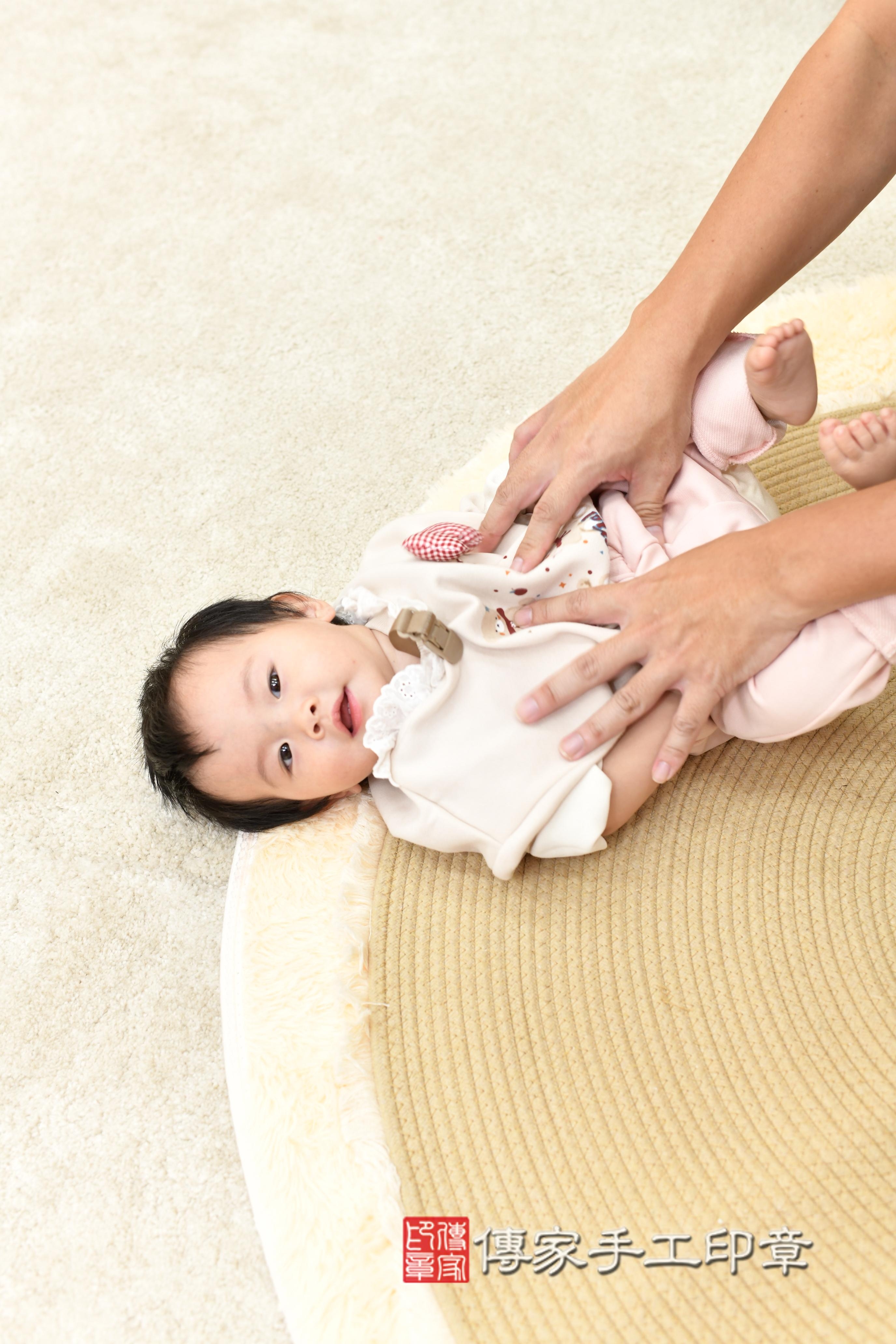 傳家手工印章高雄店、抓周、度脺、美式風會場、傳家嬰兒古禮、吉祥話、抓周道具物品24種、拍照。抓周證書。寶寶抓周、滿周歲、生日快樂、祝福