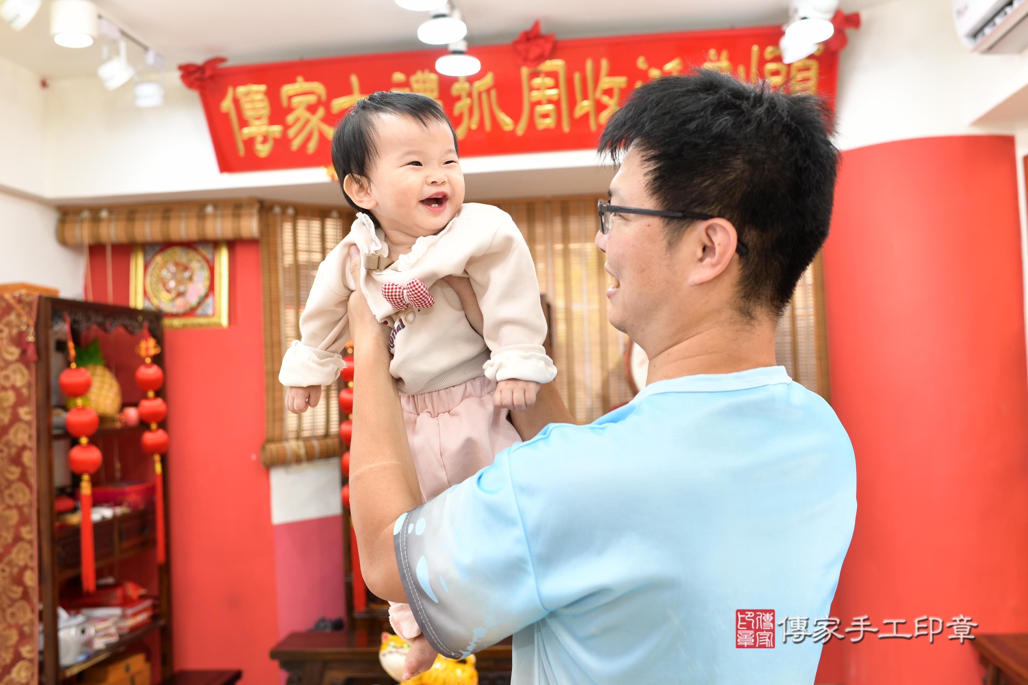 傳家手工印章高雄店、抓周、度脺、美式風會場、傳家嬰兒古禮、吉祥話、抓周道具物品24種、拍照。抓周證書。寶寶抓周、滿周歲、生日快樂、祝福