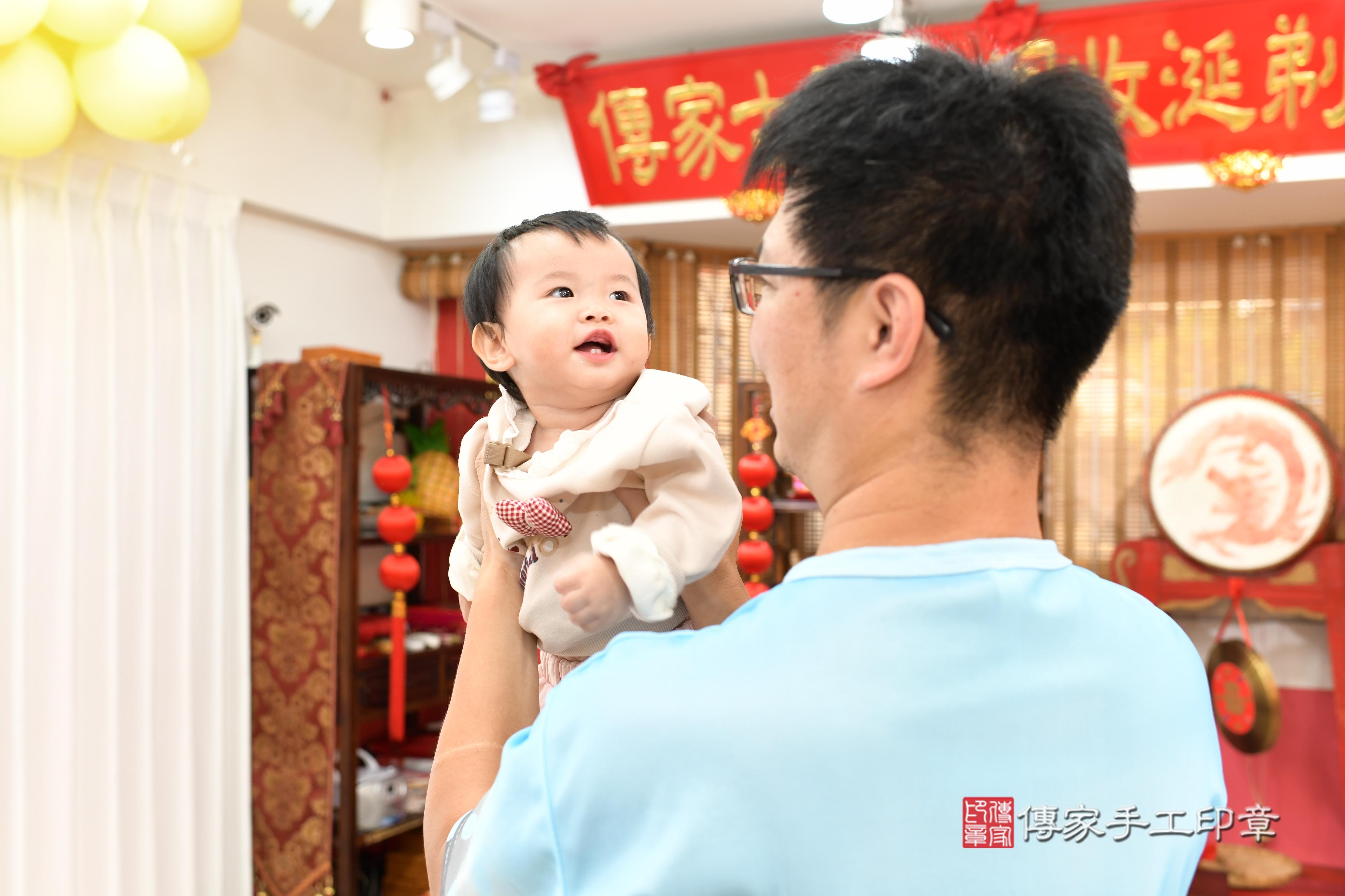 傳家手工印章高雄店、抓周、度脺、美式風會場、傳家嬰兒古禮、吉祥話、抓周道具物品24種、拍照。抓周證書。寶寶抓周、滿周歲、生日快樂、祝福