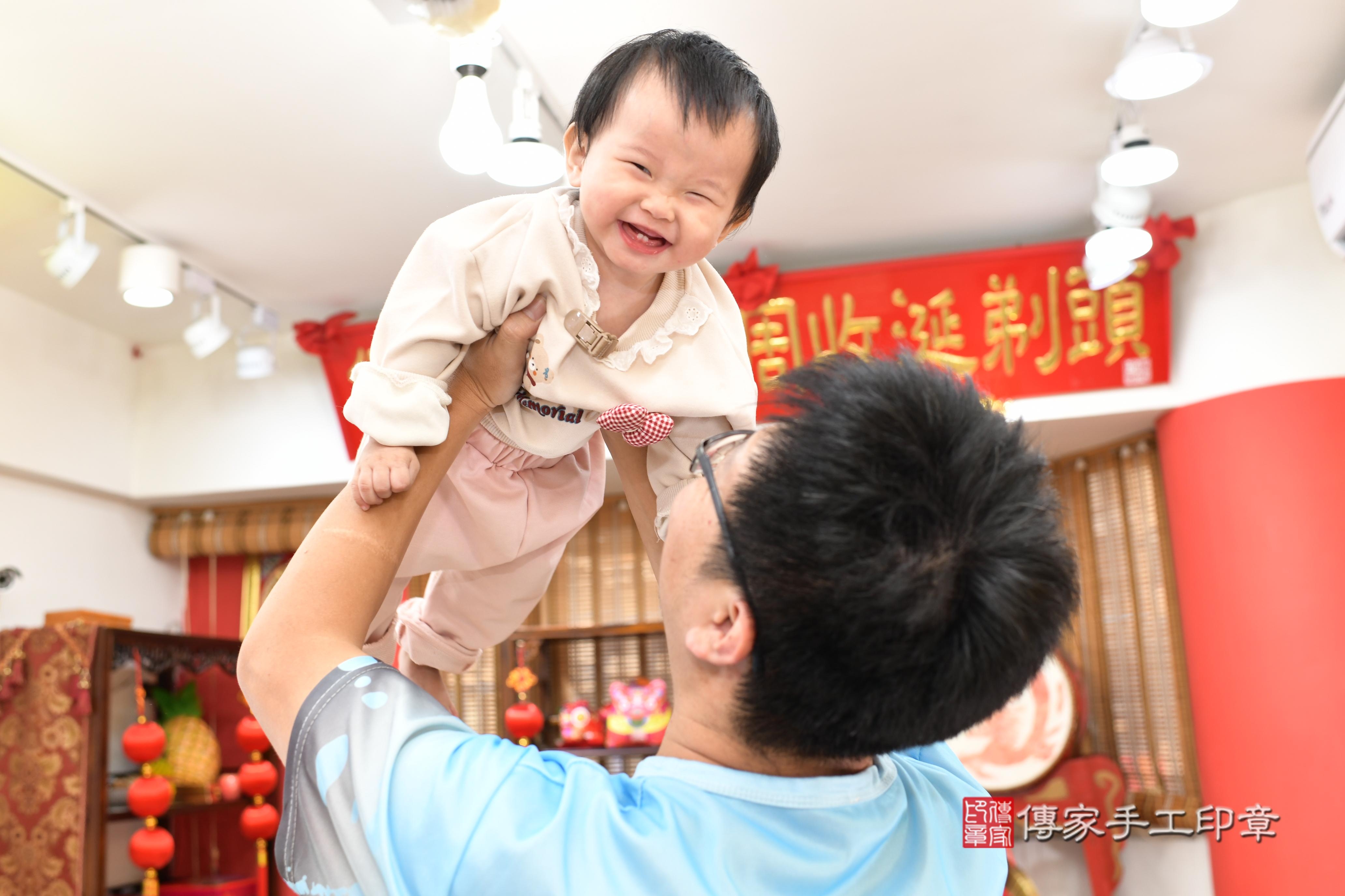 傳家手工印章高雄店、抓周、度脺、美式風會場、傳家嬰兒古禮、吉祥話、抓周道具物品24種、拍照。抓周證書。寶寶抓周、滿周歲、生日快樂、祝福