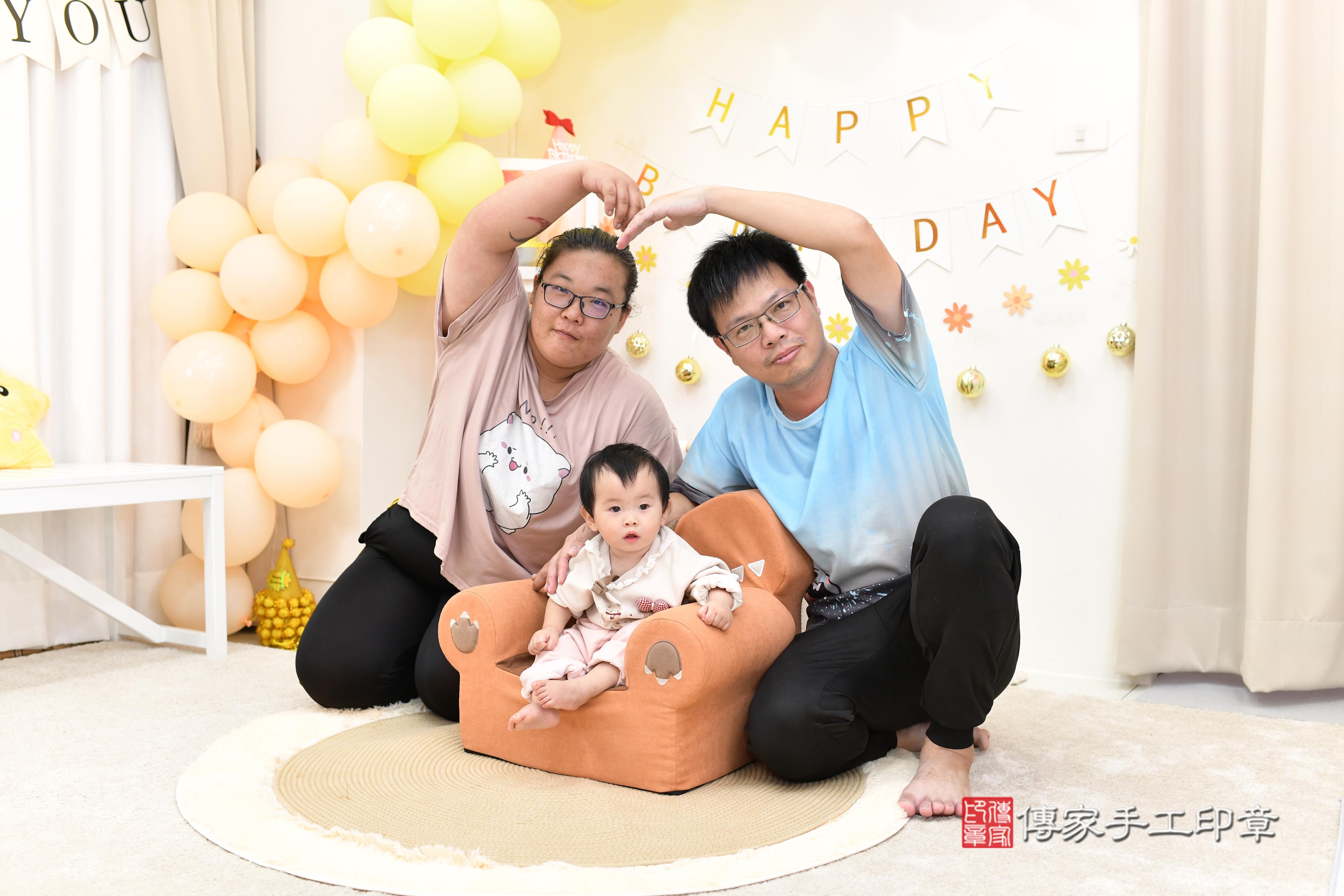 傳家手工印章高雄店、抓周、度脺、美式風會場、傳家嬰兒古禮、吉祥話、抓周道具物品24種、拍照。抓周證書。寶寶抓周、滿周歲、生日快樂、祝福