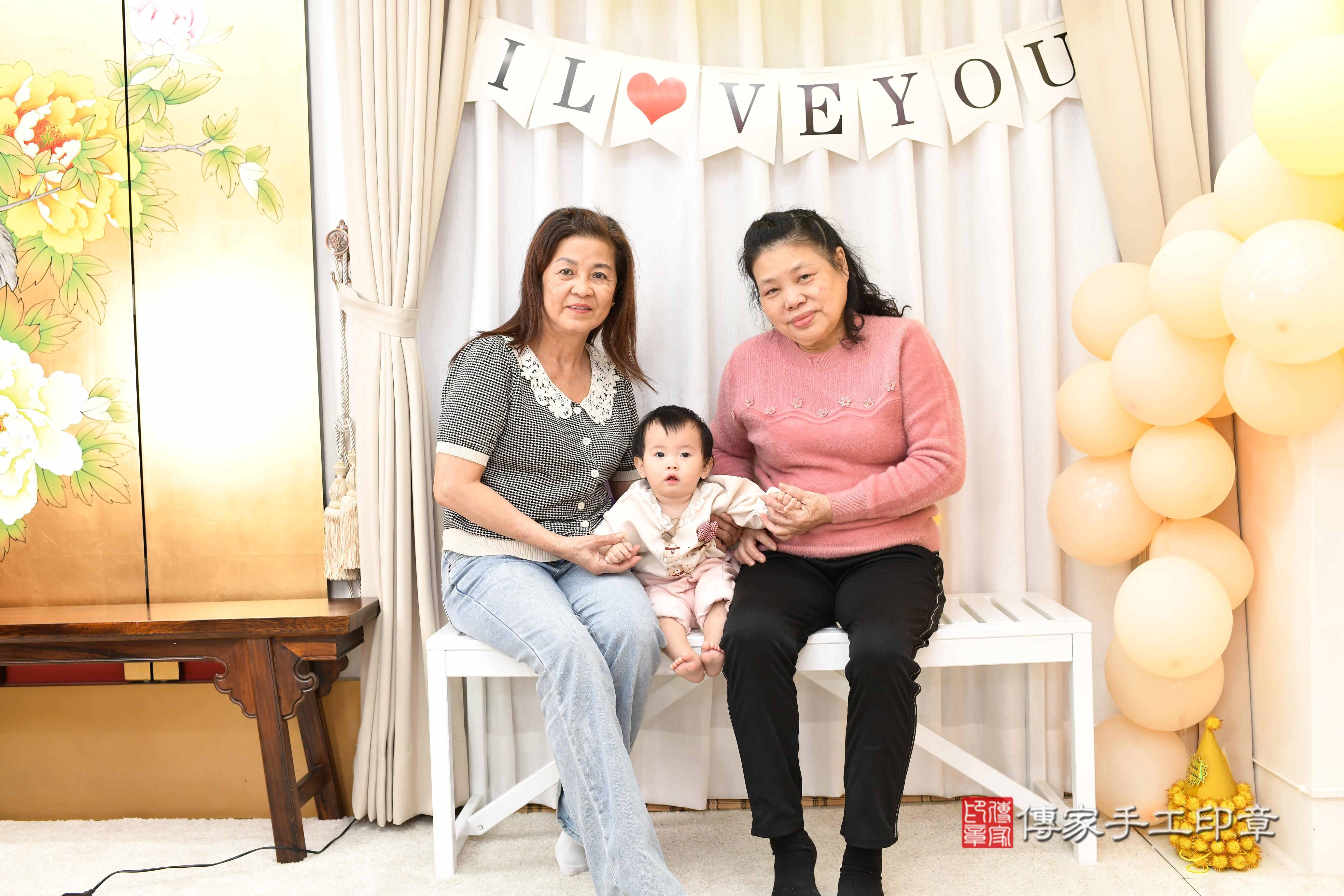 傳家手工印章高雄店、抓周、度脺、美式風會場、傳家嬰兒古禮、吉祥話、抓周道具物品24種、拍照。抓周證書。寶寶抓周、滿周歲、生日快樂、祝福