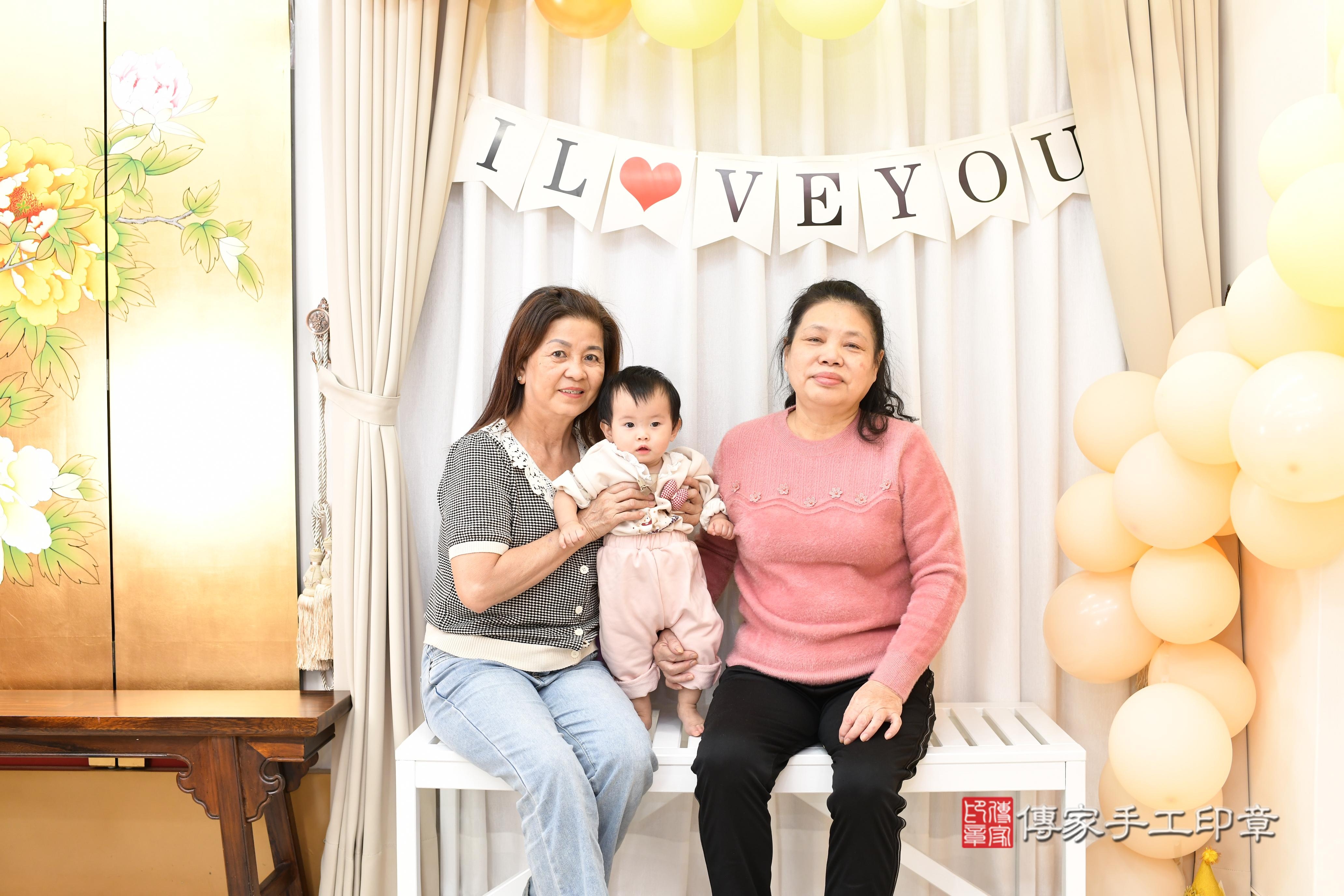 傳家手工印章高雄店、抓周、度脺、美式風會場、傳家嬰兒古禮、吉祥話、抓周道具物品24種、拍照。抓周證書。寶寶抓周、滿周歲、生日快樂、祝福