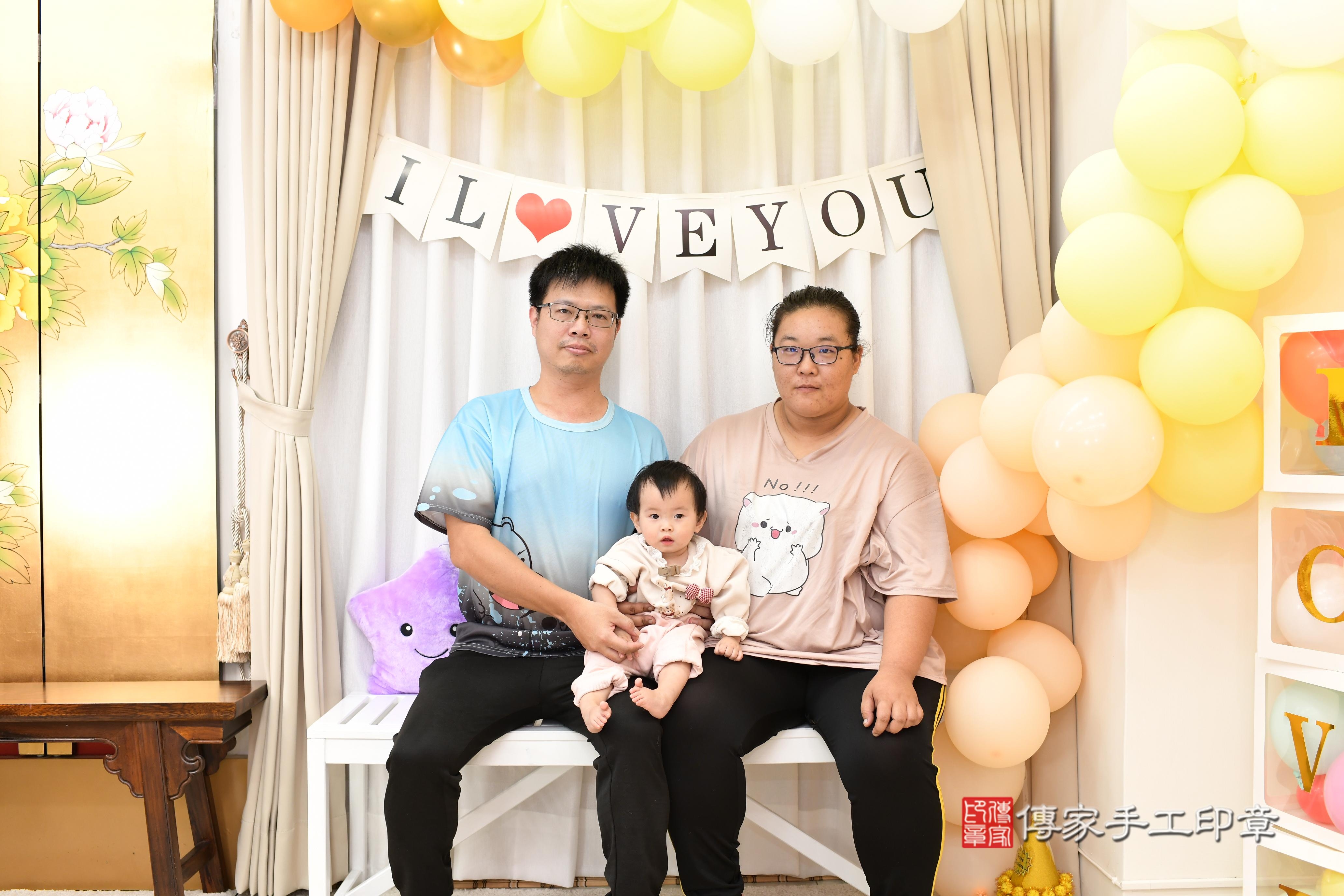 傳家手工印章高雄店、抓周、度脺、美式風會場、傳家嬰兒古禮、吉祥話、抓周道具物品24種、拍照。抓周證書。寶寶抓周、滿周歲、生日快樂、祝福