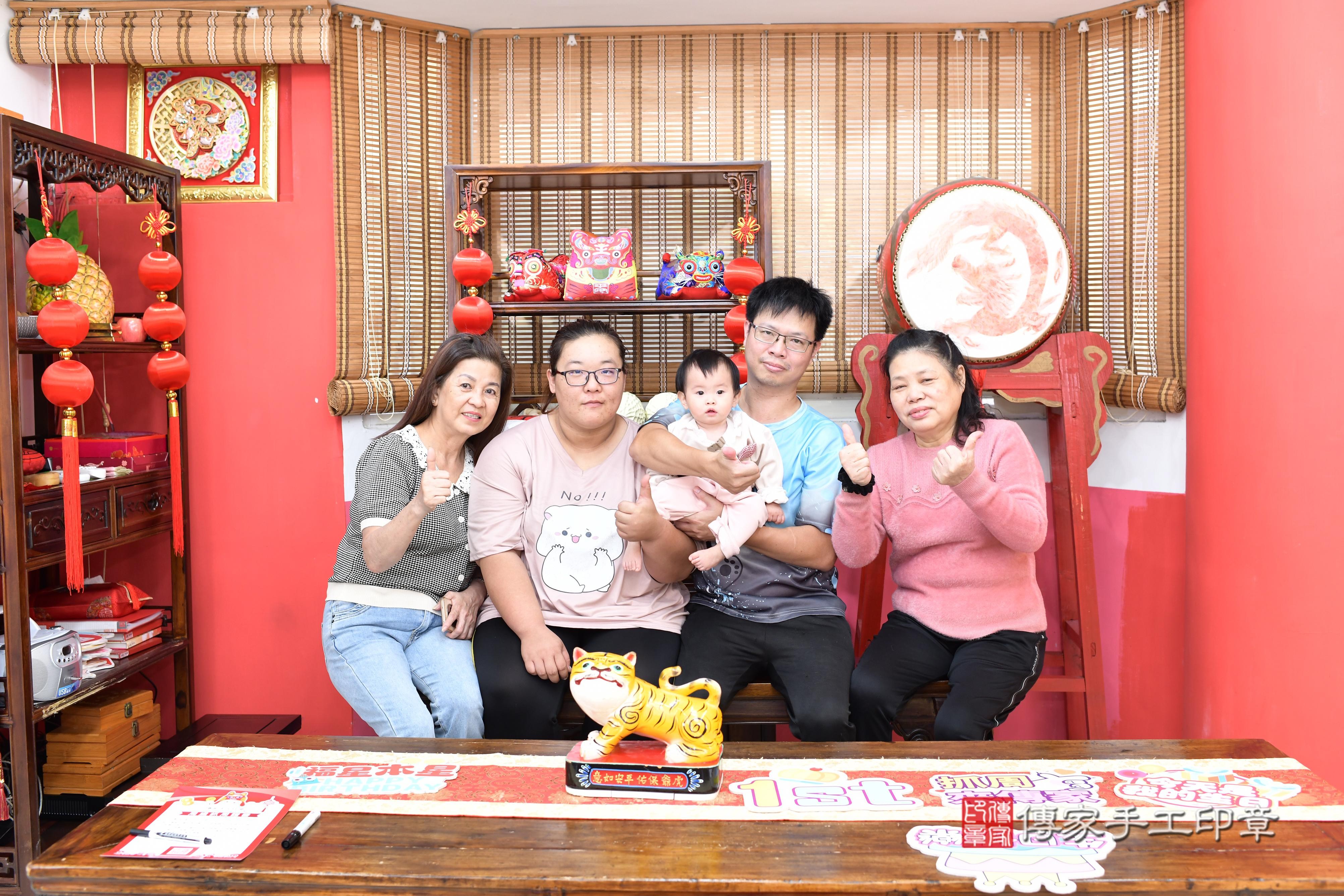 傳家手工印章高雄店、抓周、度脺、美式風會場、傳家嬰兒古禮、吉祥話、抓周道具物品24種、拍照。抓周證書。寶寶抓周、滿周歲、生日快樂、祝福