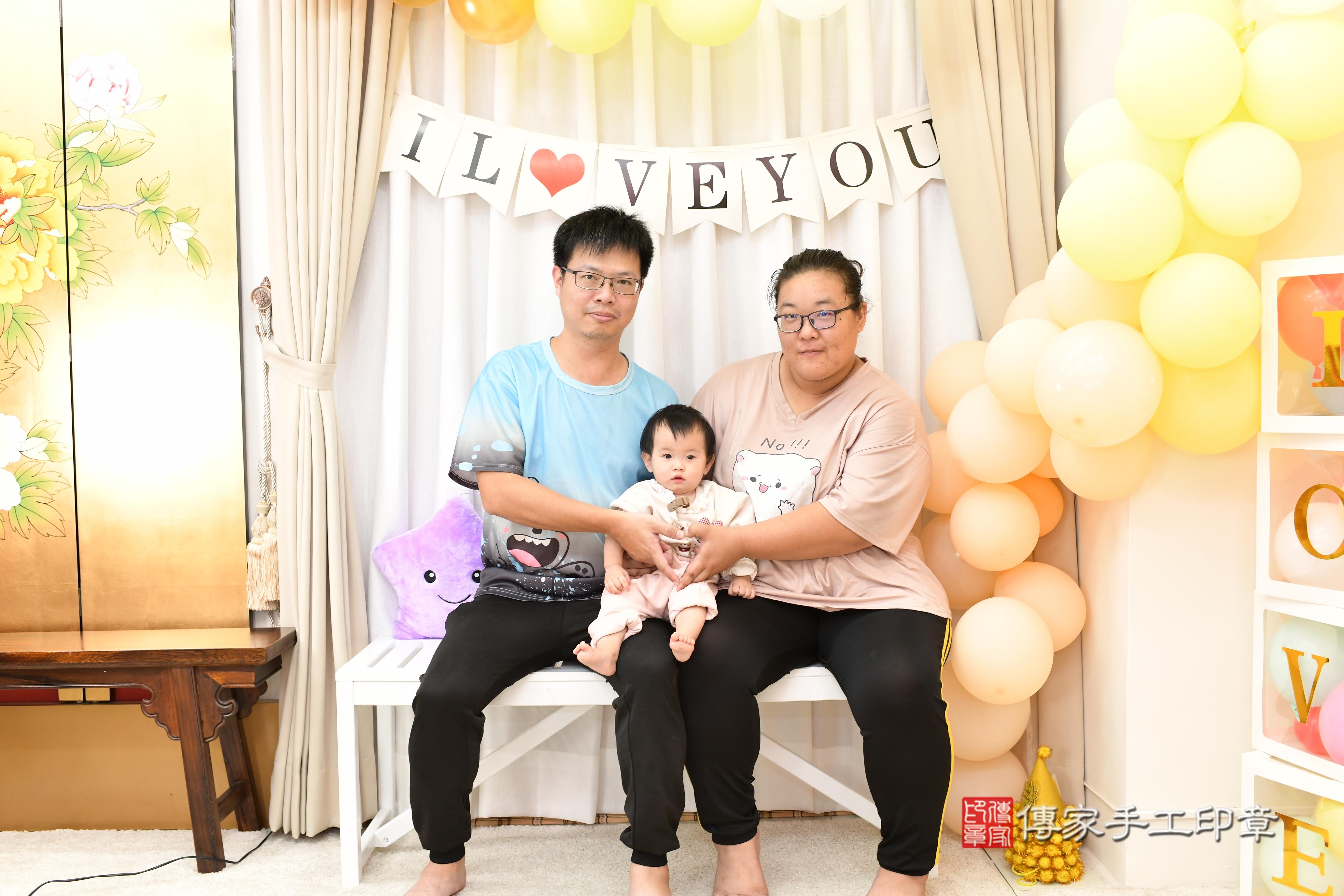 傳家手工印章高雄店、抓周、度脺、美式風會場、傳家嬰兒古禮、吉祥話、抓周道具物品24種、拍照。抓周證書。寶寶抓周、滿周歲、生日快樂、祝福