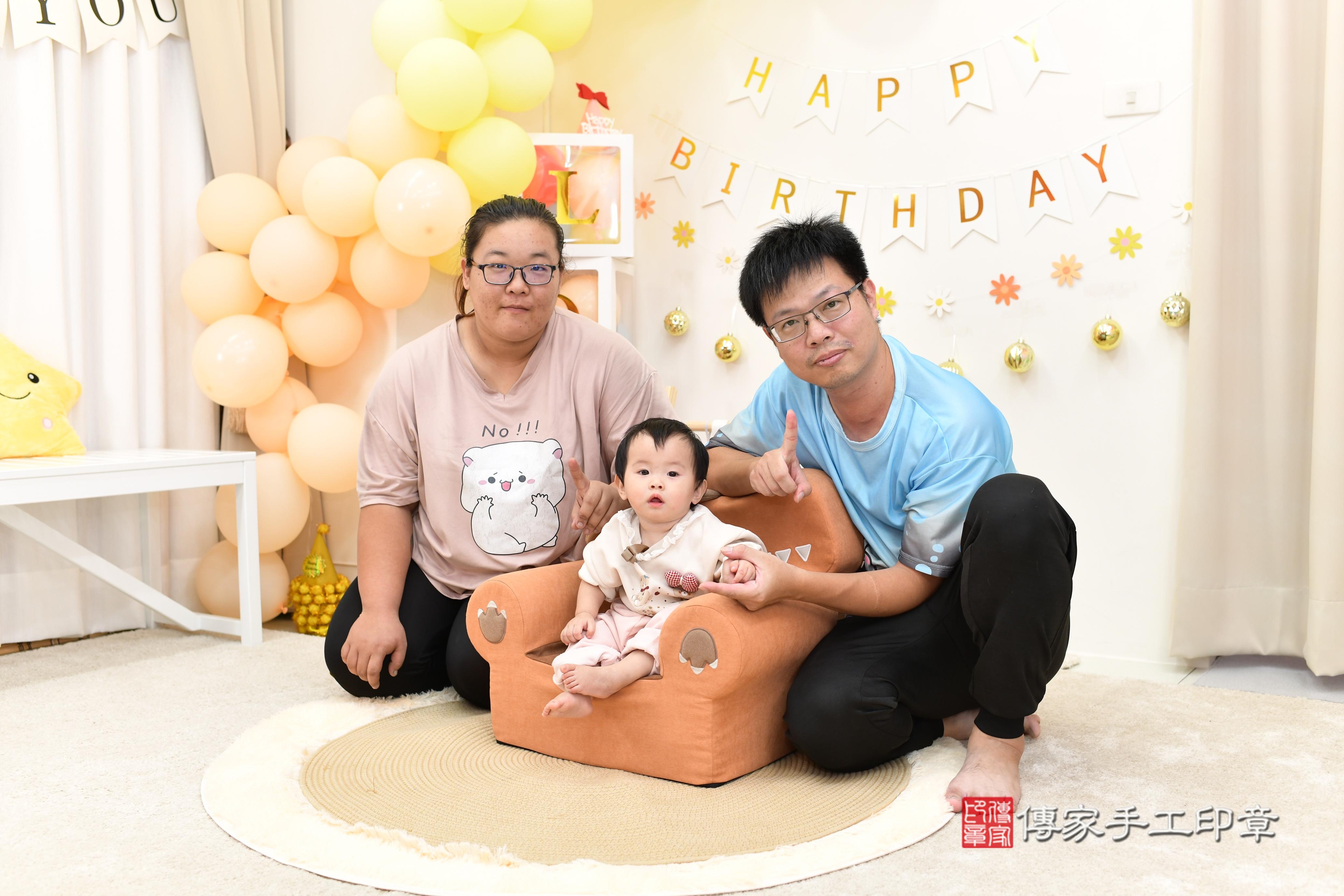 傳家手工印章高雄店、抓周、度脺、美式風會場、傳家嬰兒古禮、吉祥話、抓周道具物品24種、拍照。抓周證書。寶寶抓周、滿周歲、生日快樂、祝福