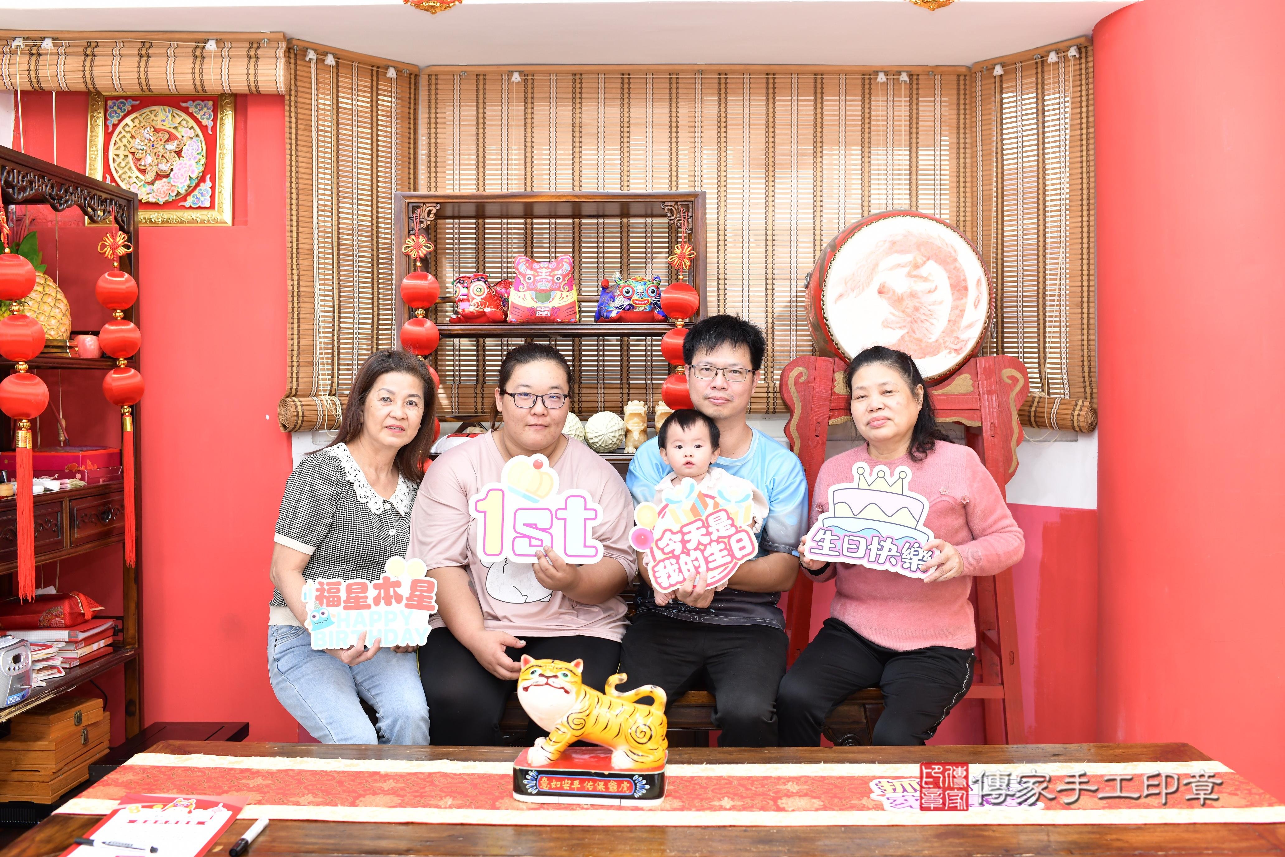 傳家手工印章高雄店、抓周、度脺、美式風會場、傳家嬰兒古禮、吉祥話、抓周道具物品24種、拍照。抓周證書。寶寶抓周、滿周歲、生日快樂、祝福