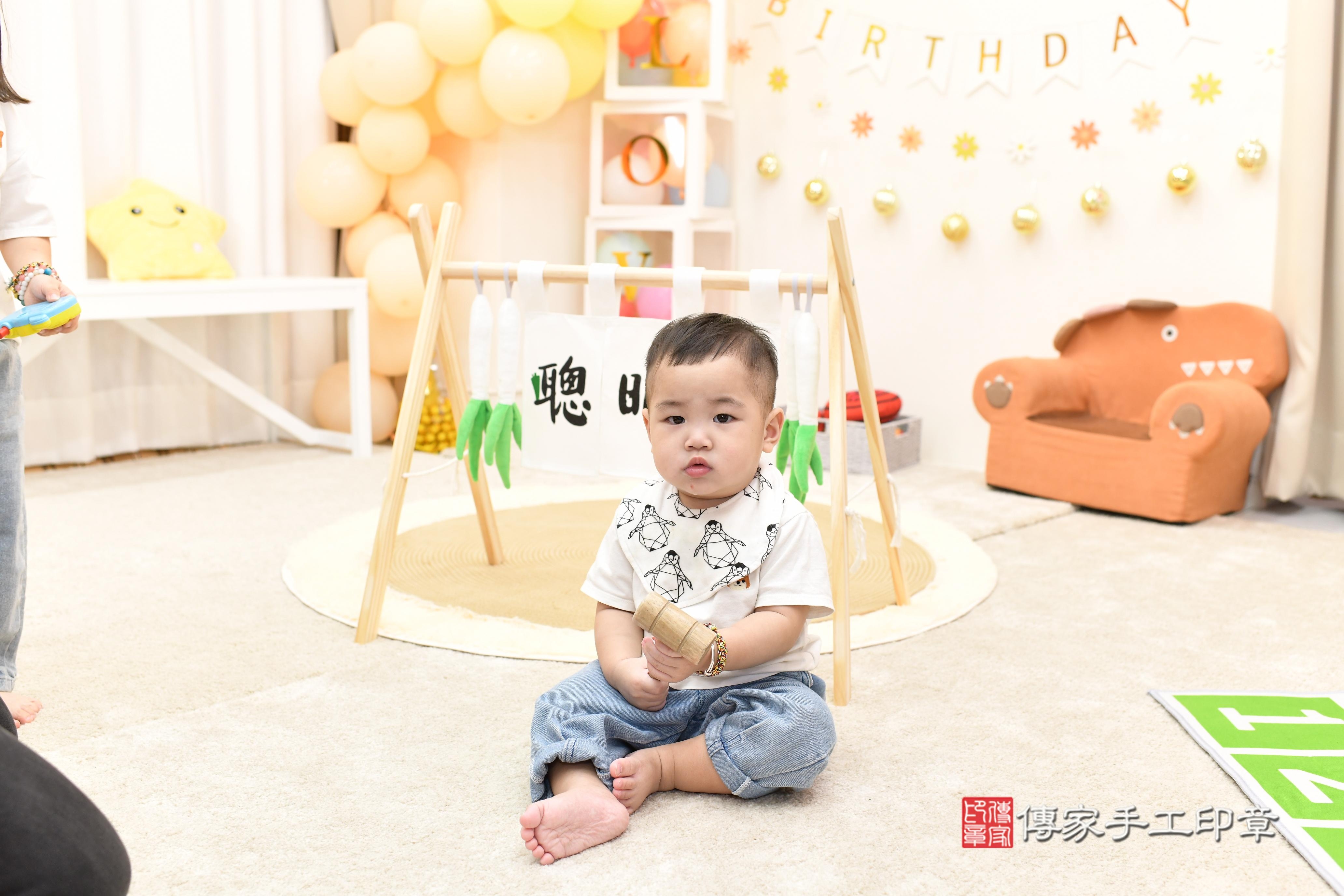 傳家手工印章高雄店、抓周、度脺、美式風會場、傳家嬰兒古禮、吉祥話、抓周道具物品24種、拍照。抓周證書。寶寶抓周、滿周歲、生日快樂、祝福
