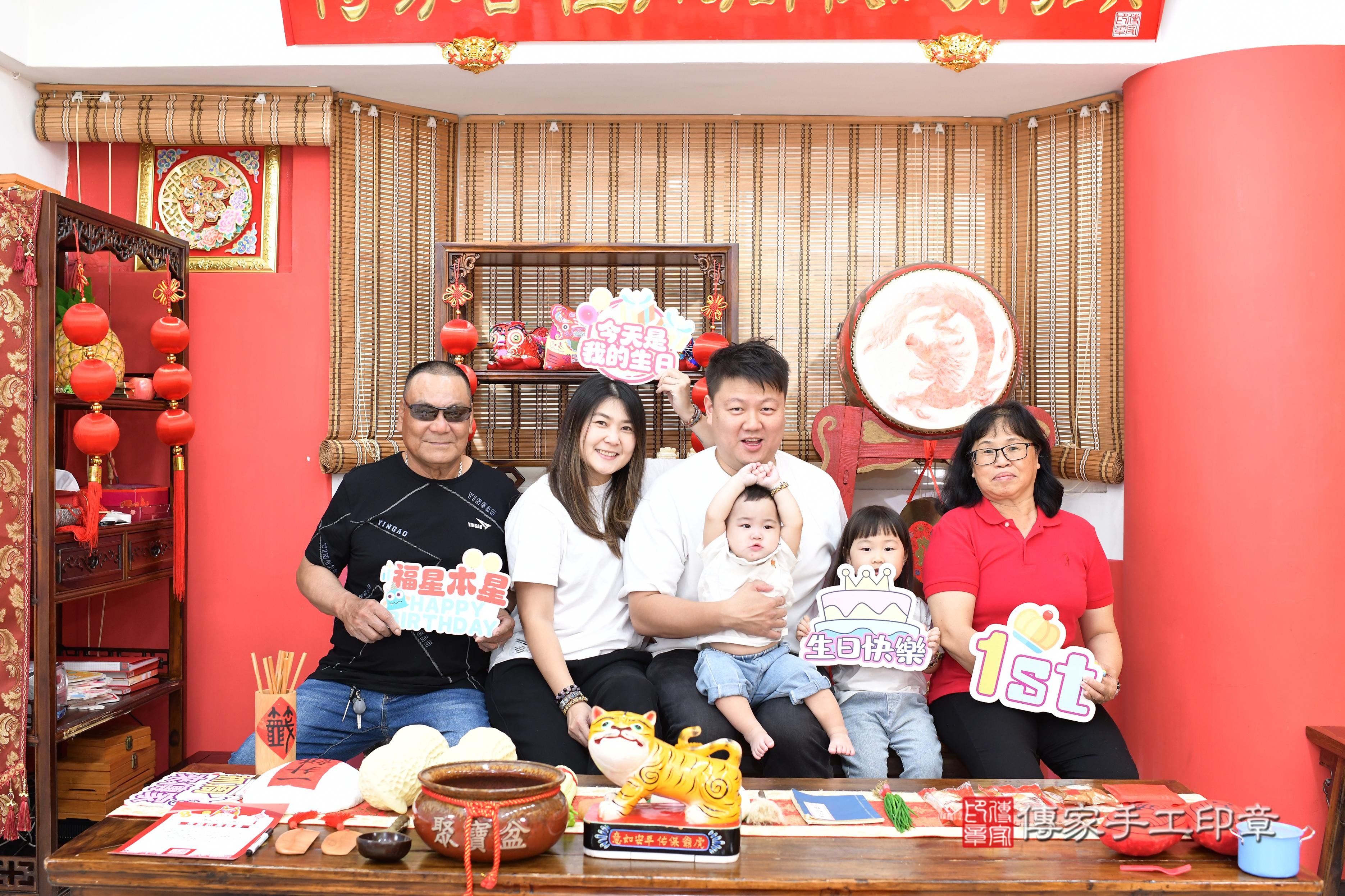 傳家手工印章高雄店、抓周、度脺、美式風會場、傳家嬰兒古禮、吉祥話、抓周道具物品24種、拍照。抓周證書。寶寶抓周、滿周歲、生日快樂、祝福