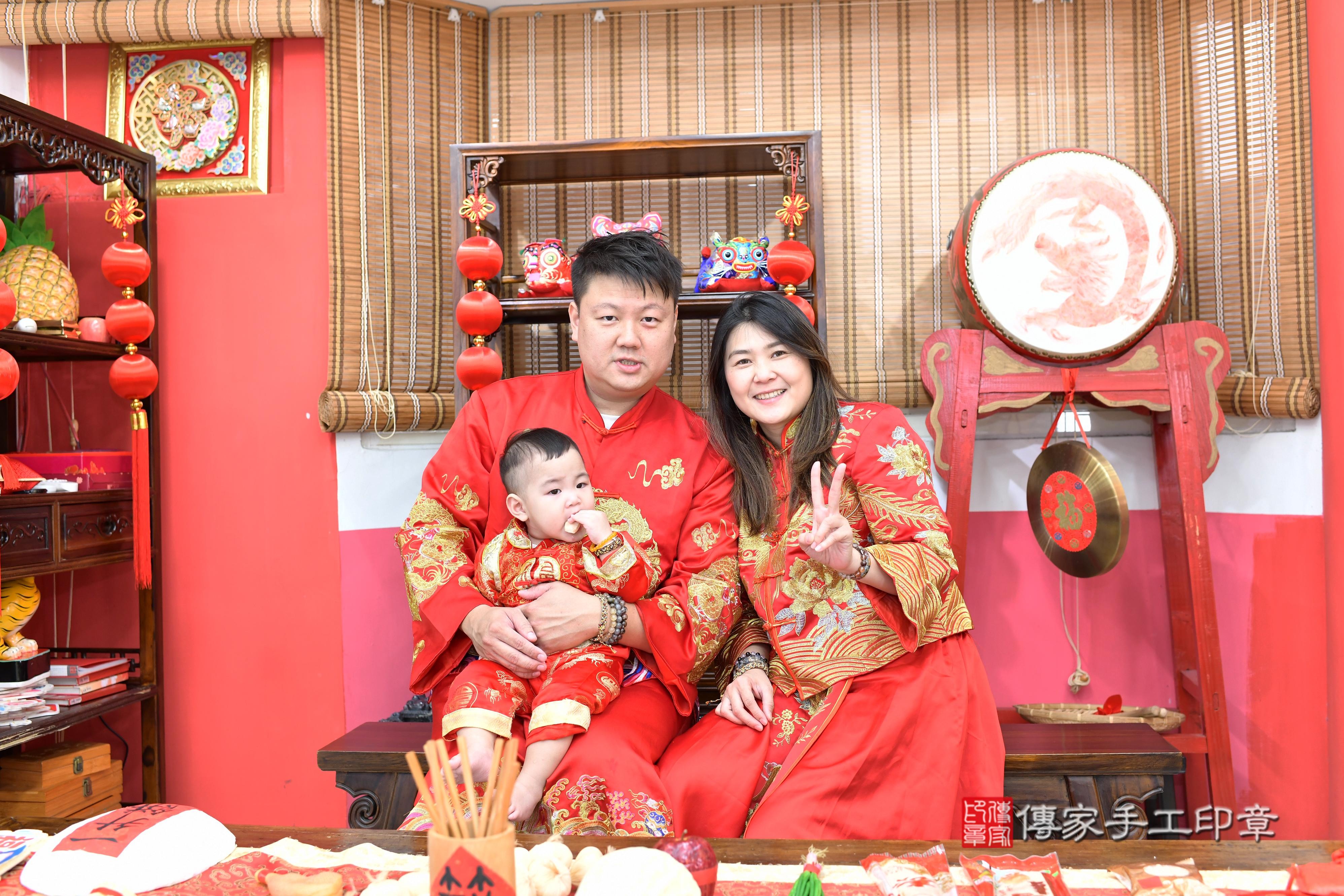 傳家手工印章高雄店、抓周、度脺、美式風會場、傳家嬰兒古禮、吉祥話、抓周道具物品24種、拍照。抓周證書。寶寶抓周、滿周歲、生日快樂、祝福