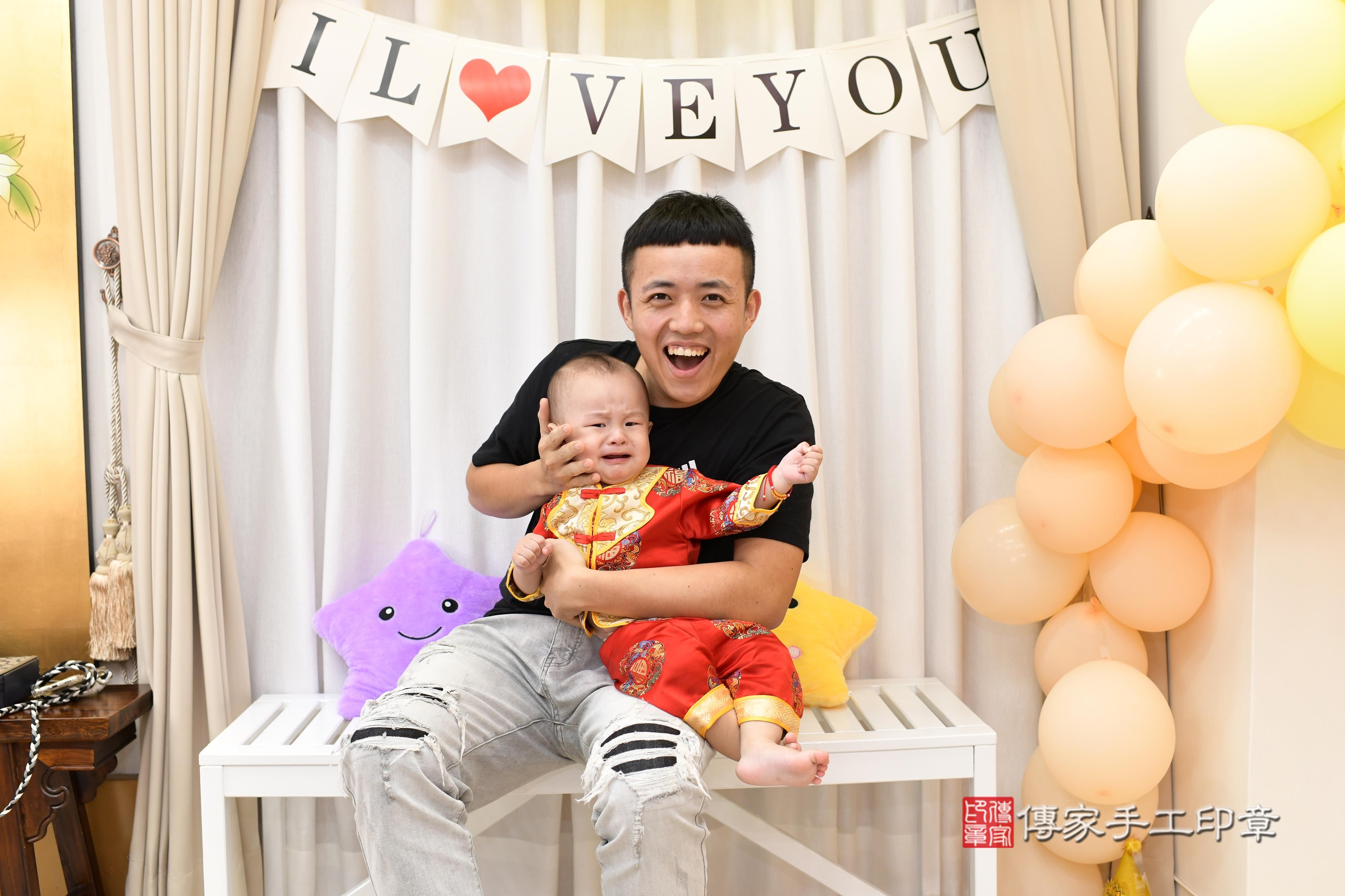 傳家手工印章高雄店、抓周、度脺、美式風會場、傳家嬰兒古禮、吉祥話、抓周道具物品24種、拍照。抓周證書。寶寶抓周、滿周歲、生日快樂、祝福