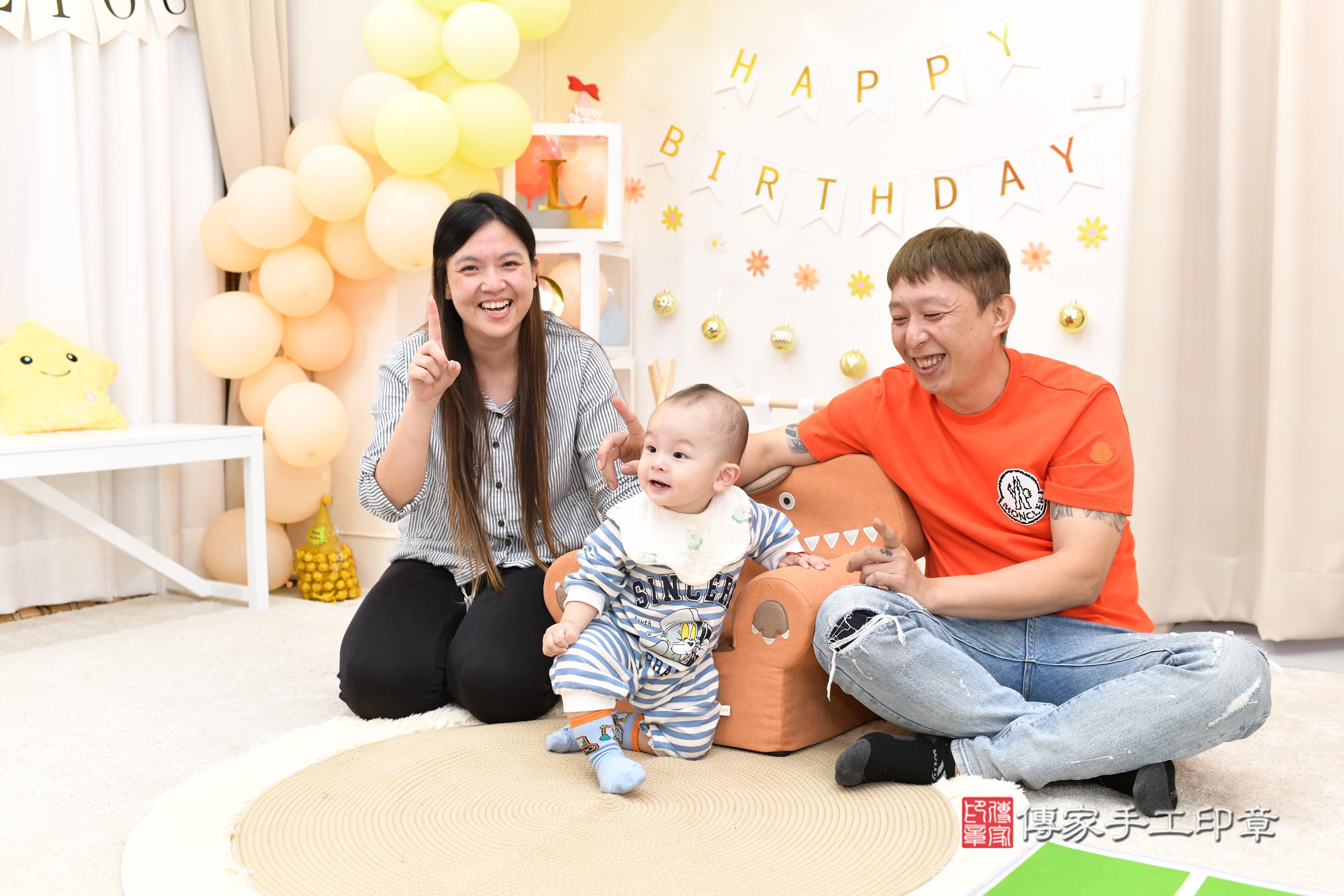 傳家手工印章高雄店、抓周、度脺、美式風會場、傳家嬰兒古禮、吉祥話、抓周道具物品24種、拍照。抓周證書。寶寶抓周、滿周歲、生日快樂、祝福