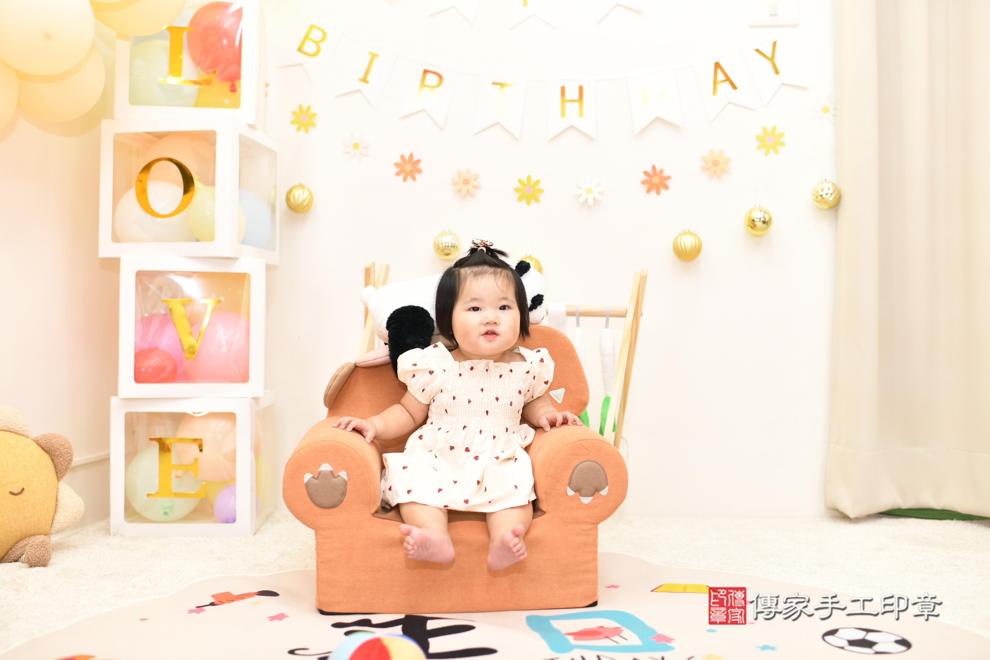 傳家手工印章高雄店、抓周、度脺、美式風會場、傳家嬰兒古禮、吉祥話、抓周道具物品24種、拍照。抓周證書。寶寶抓周、滿周歲、生日快樂、祝福