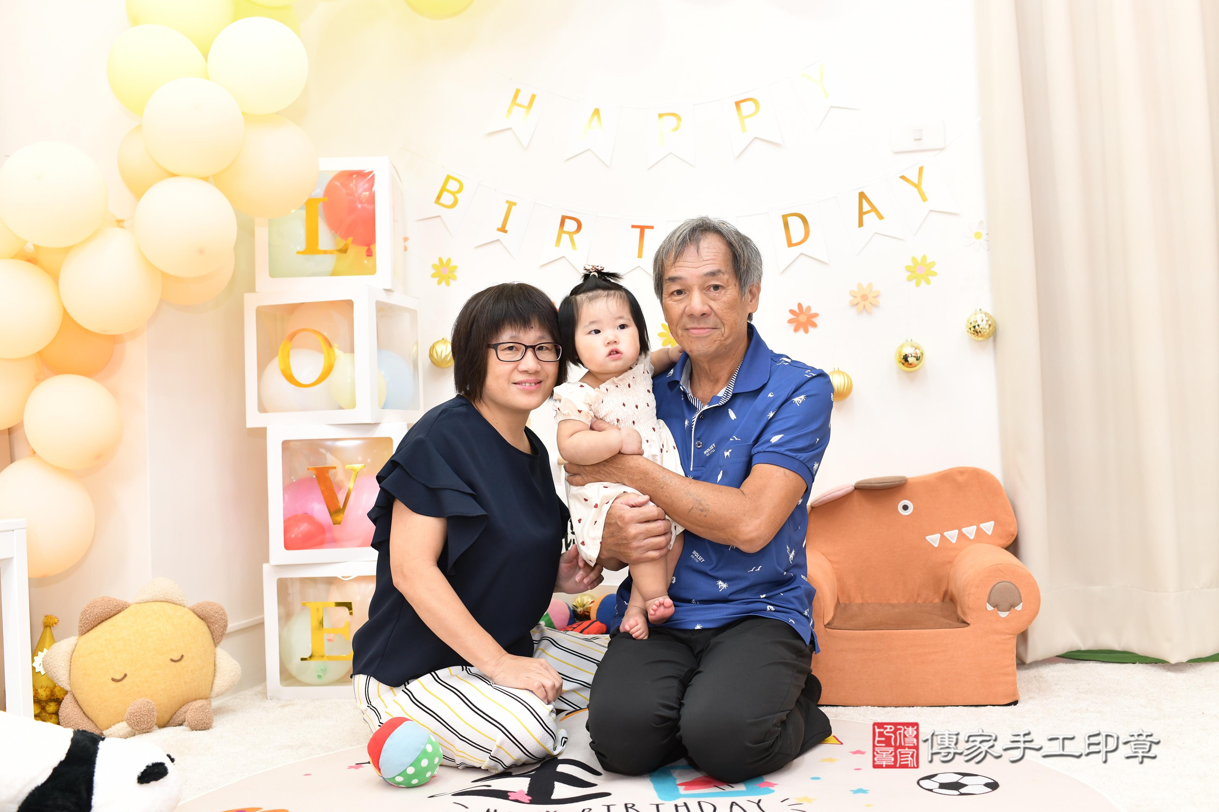 傳家手工印章高雄店、抓周、度脺、美式風會場、傳家嬰兒古禮、吉祥話、抓周道具物品24種、拍照。抓周證書。寶寶抓周、滿周歲、生日快樂、祝福