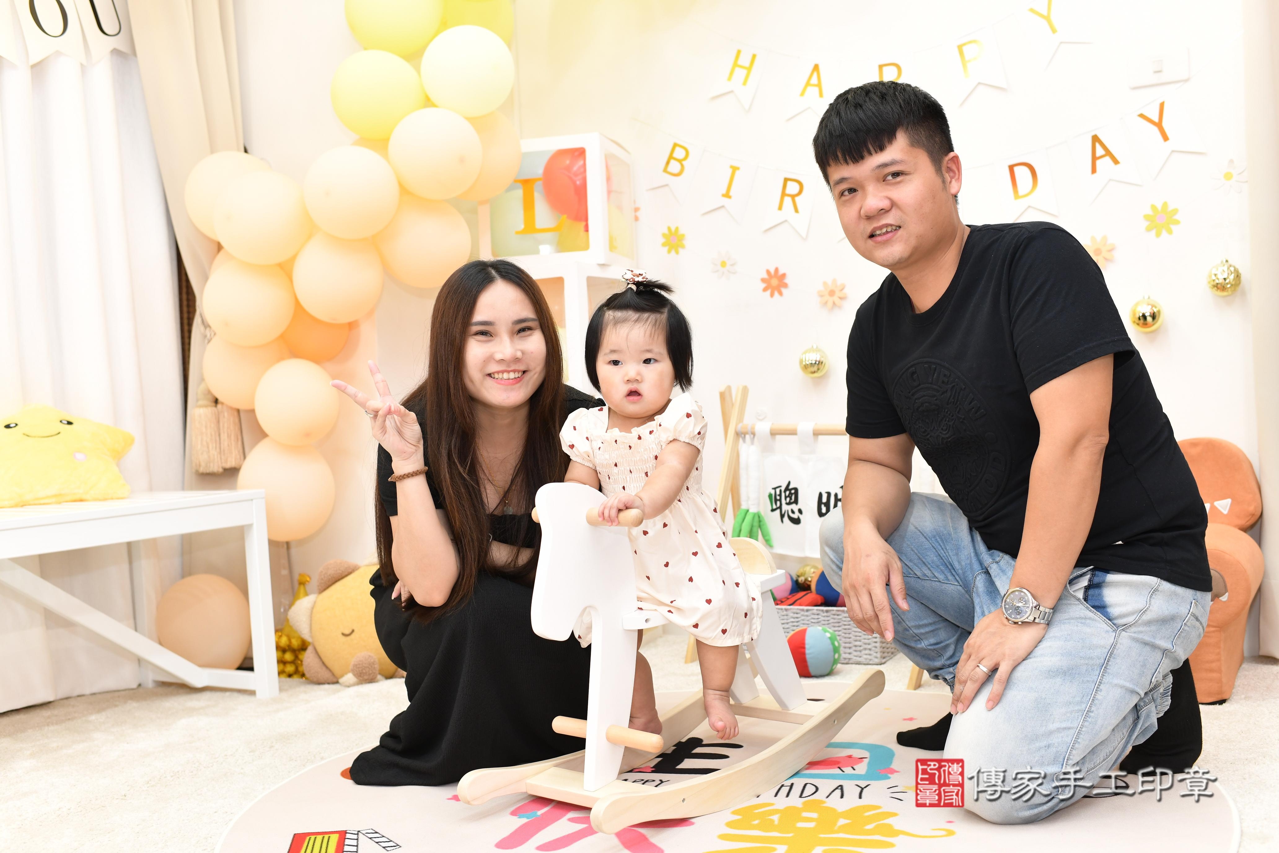 傳家手工印章高雄店、抓周、度脺、美式風會場、傳家嬰兒古禮、吉祥話、抓周道具物品24種、拍照。抓周證書。寶寶抓周、滿周歲、生日快樂、祝福