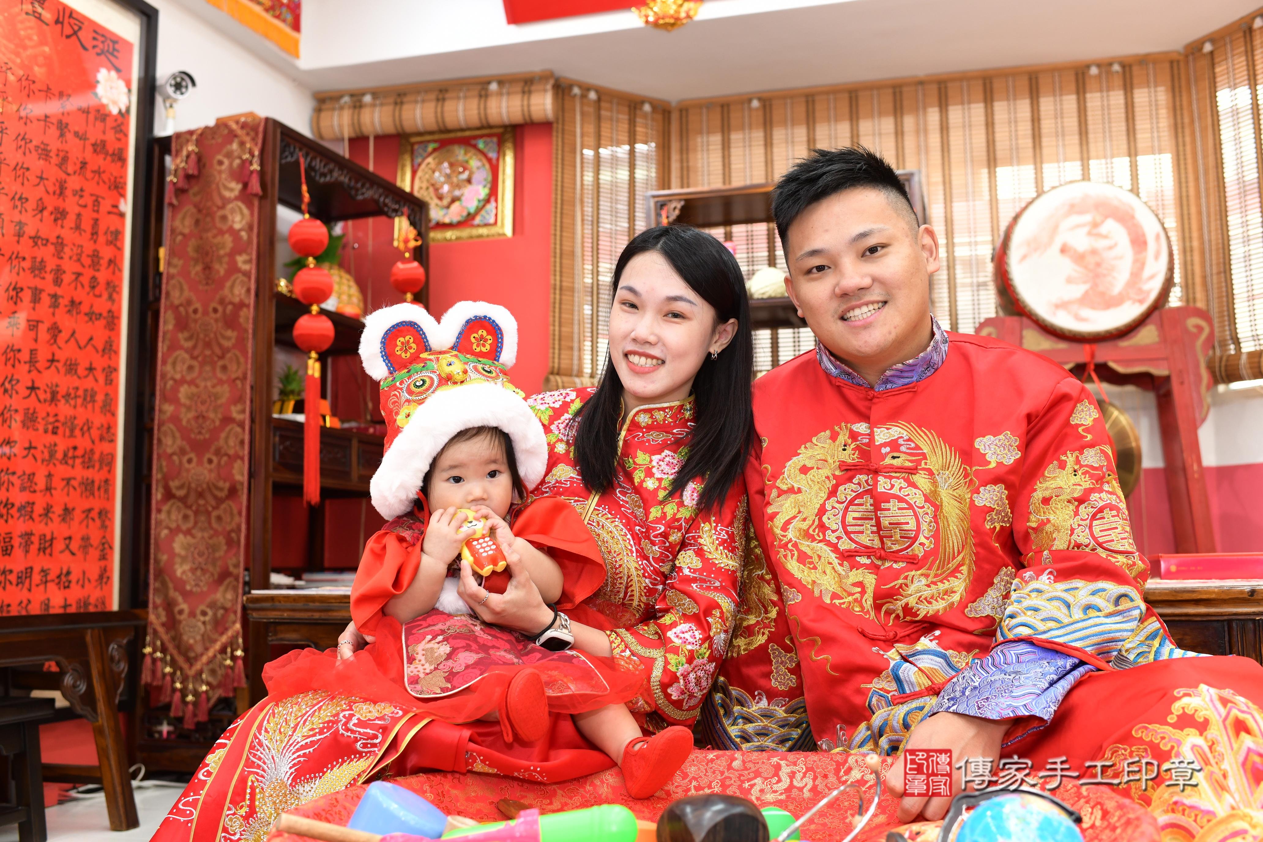 傳家手工印章高雄店、抓周、度脺、美式風會場、傳家嬰兒古禮、吉祥話、抓周道具物品24種、拍照。抓周證書。寶寶抓周、滿周歲、生日快樂、祝福