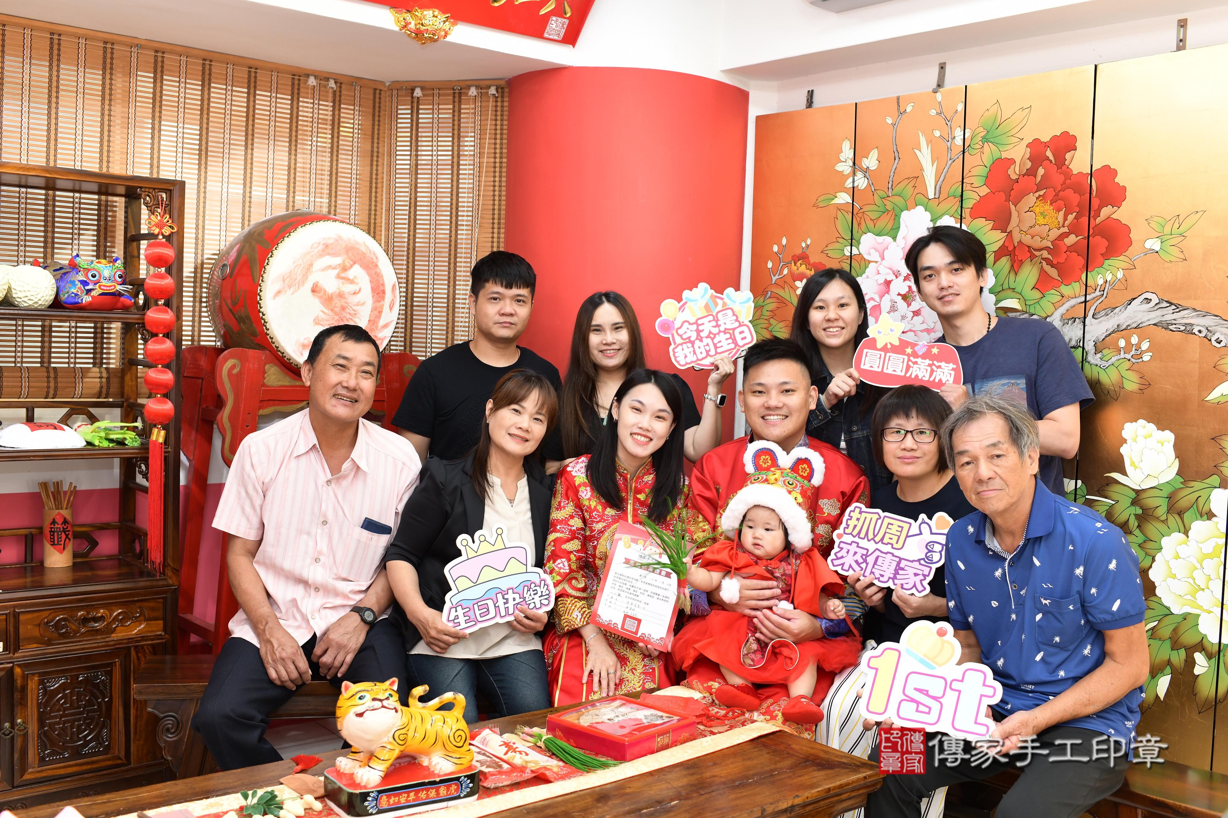 傳家手工印章高雄店、抓周、度脺、美式風會場、傳家嬰兒古禮、吉祥話、抓周道具物品24種、拍照。抓周證書。寶寶抓周、滿周歲、生日快樂、祝福