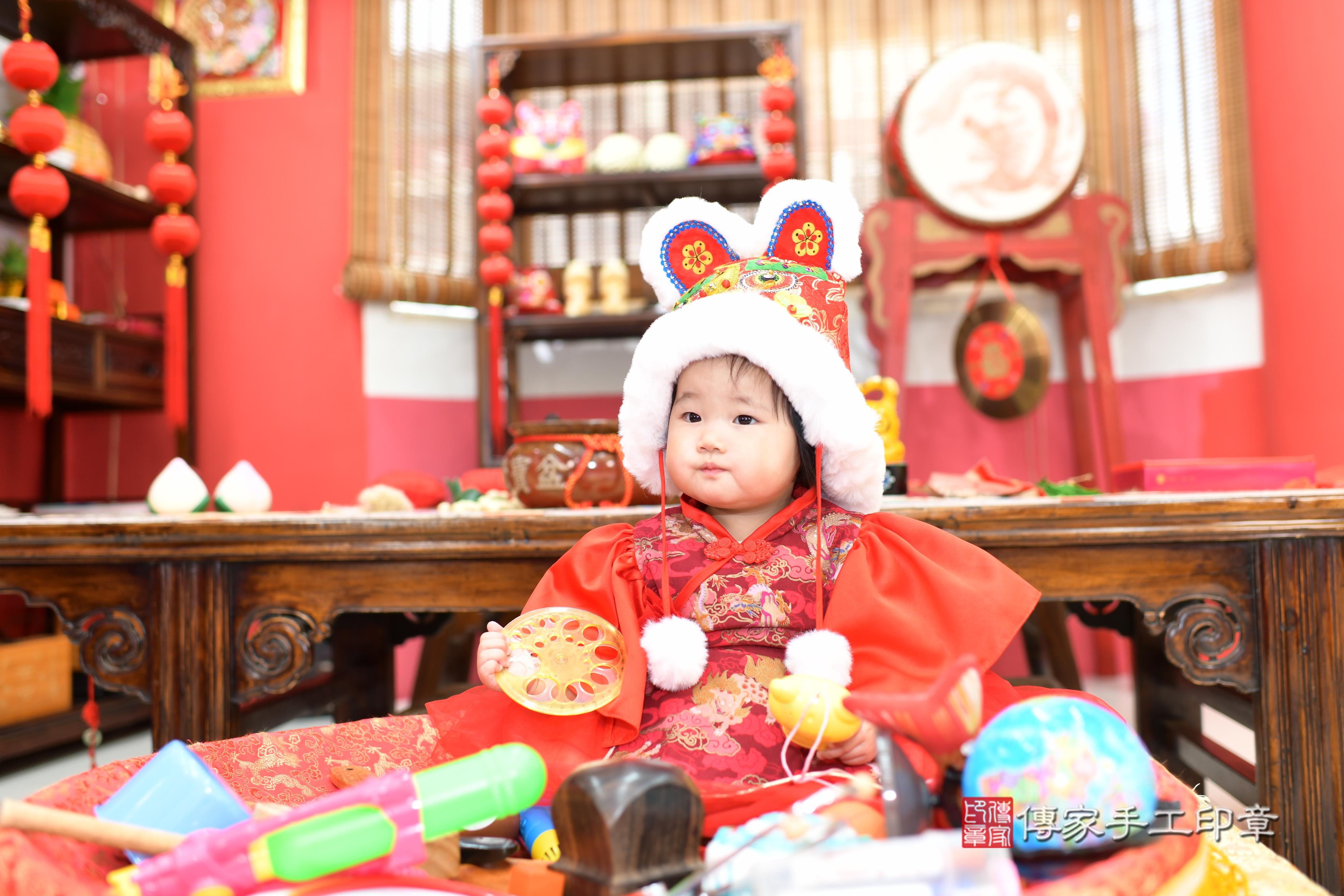 傳家手工印章高雄店、抓周、度脺、美式風會場、傳家嬰兒古禮、吉祥話、抓周道具物品24種、拍照。抓周證書。寶寶抓周、滿周歲、生日快樂、祝福