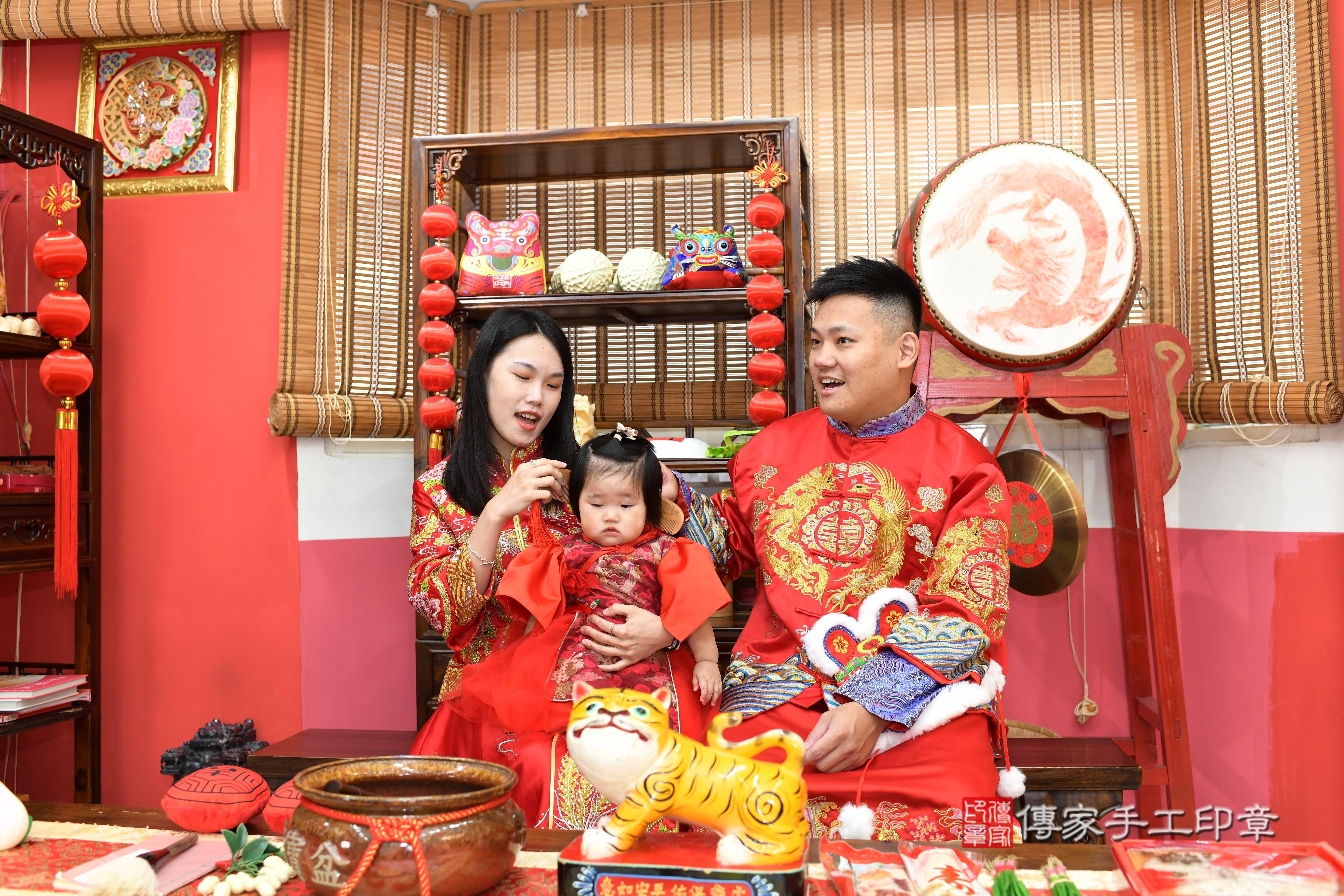 傳家手工印章高雄店、抓周、度脺、美式風會場、傳家嬰兒古禮、吉祥話、抓周道具物品24種、拍照。抓周證書。寶寶抓周、滿周歲、生日快樂、祝福