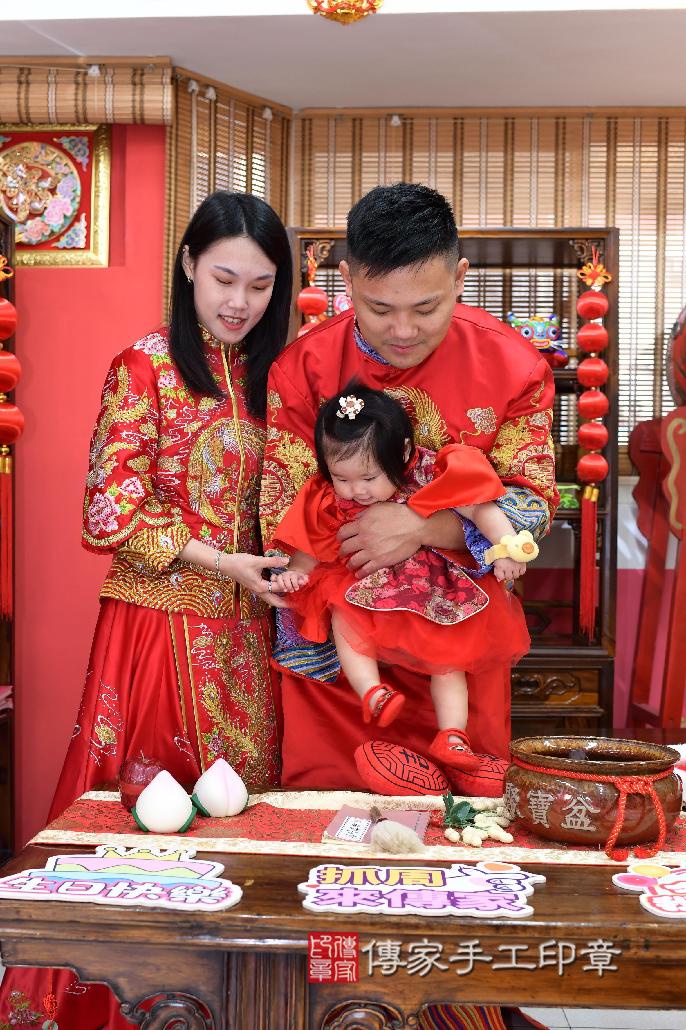 傳家手工印章高雄店、抓周、度脺、美式風會場、傳家嬰兒古禮、吉祥話、抓周道具物品24種、拍照。抓周證書。寶寶抓周、滿周歲、生日快樂、祝福