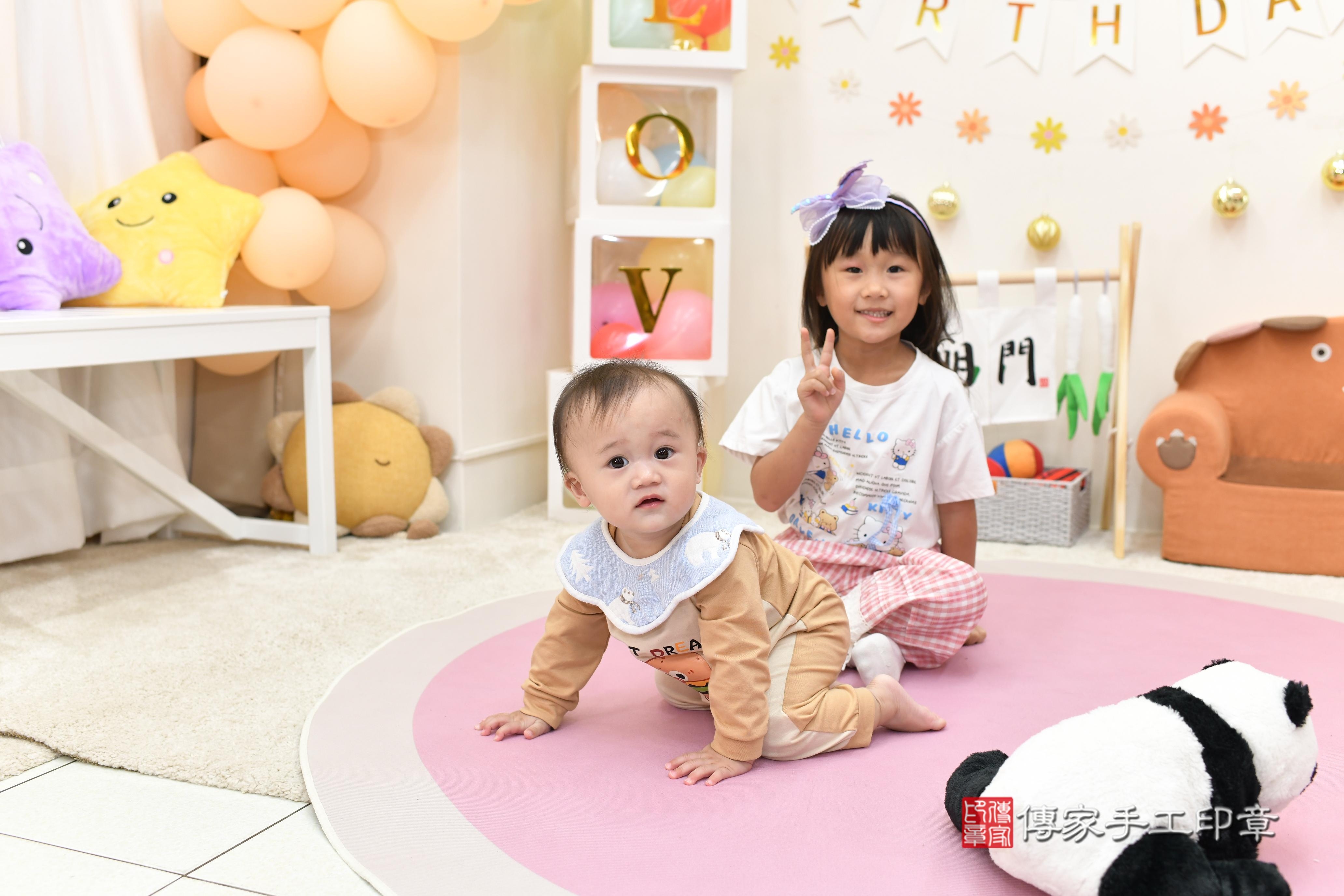 傳家手工印章高雄店、抓周、度脺、美式風會場、傳家嬰兒古禮、吉祥話、抓周道具物品24種、拍照。抓周證書。寶寶抓周、滿周歲、生日快樂、祝福