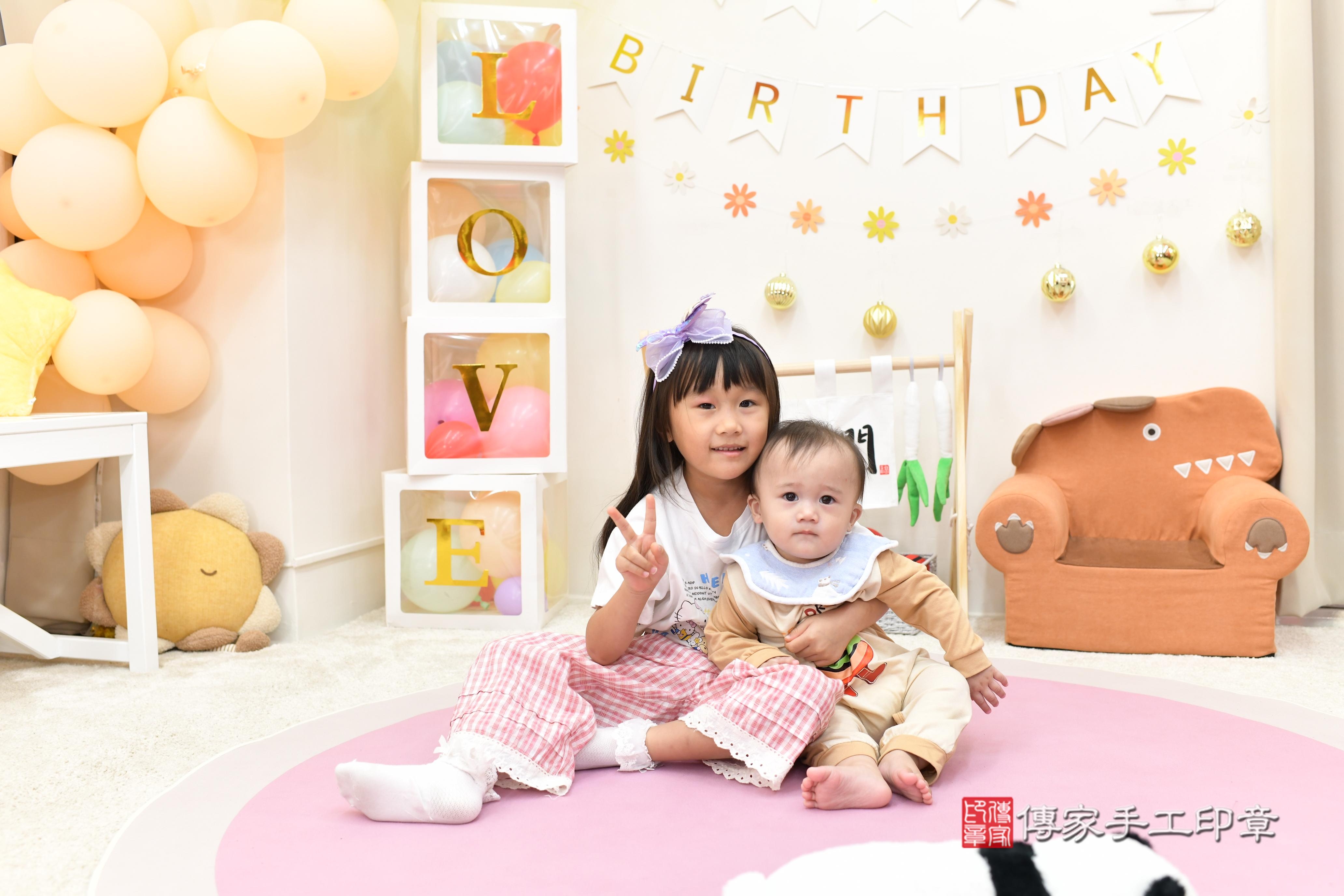 傳家手工印章高雄店、抓周、度脺、美式風會場、傳家嬰兒古禮、吉祥話、抓周道具物品24種、拍照。抓周證書。寶寶抓周、滿周歲、生日快樂、祝福