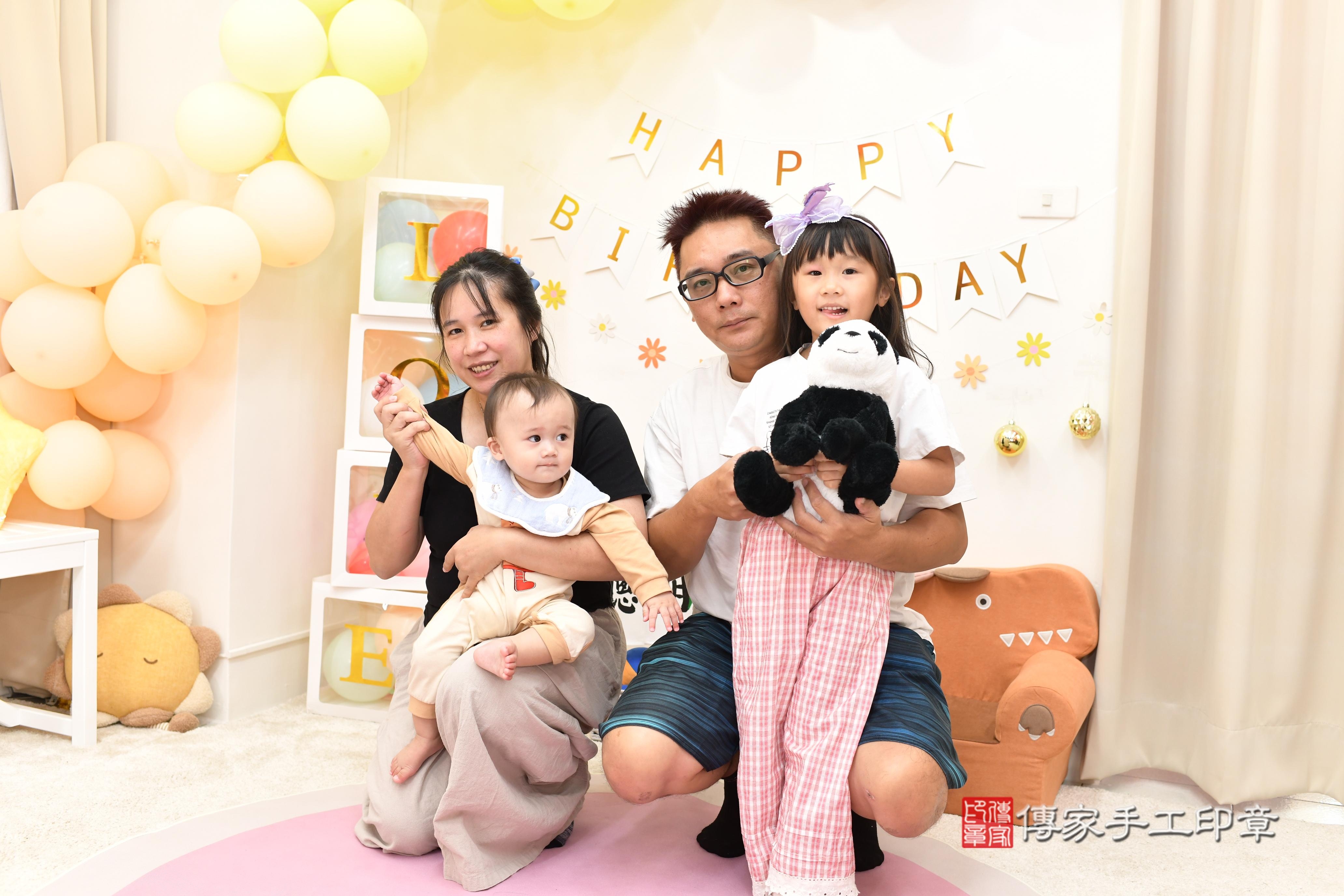 傳家手工印章高雄店、抓周、度脺、美式風會場、傳家嬰兒古禮、吉祥話、抓周道具物品24種、拍照。抓周證書。寶寶抓周、滿周歲、生日快樂、祝福