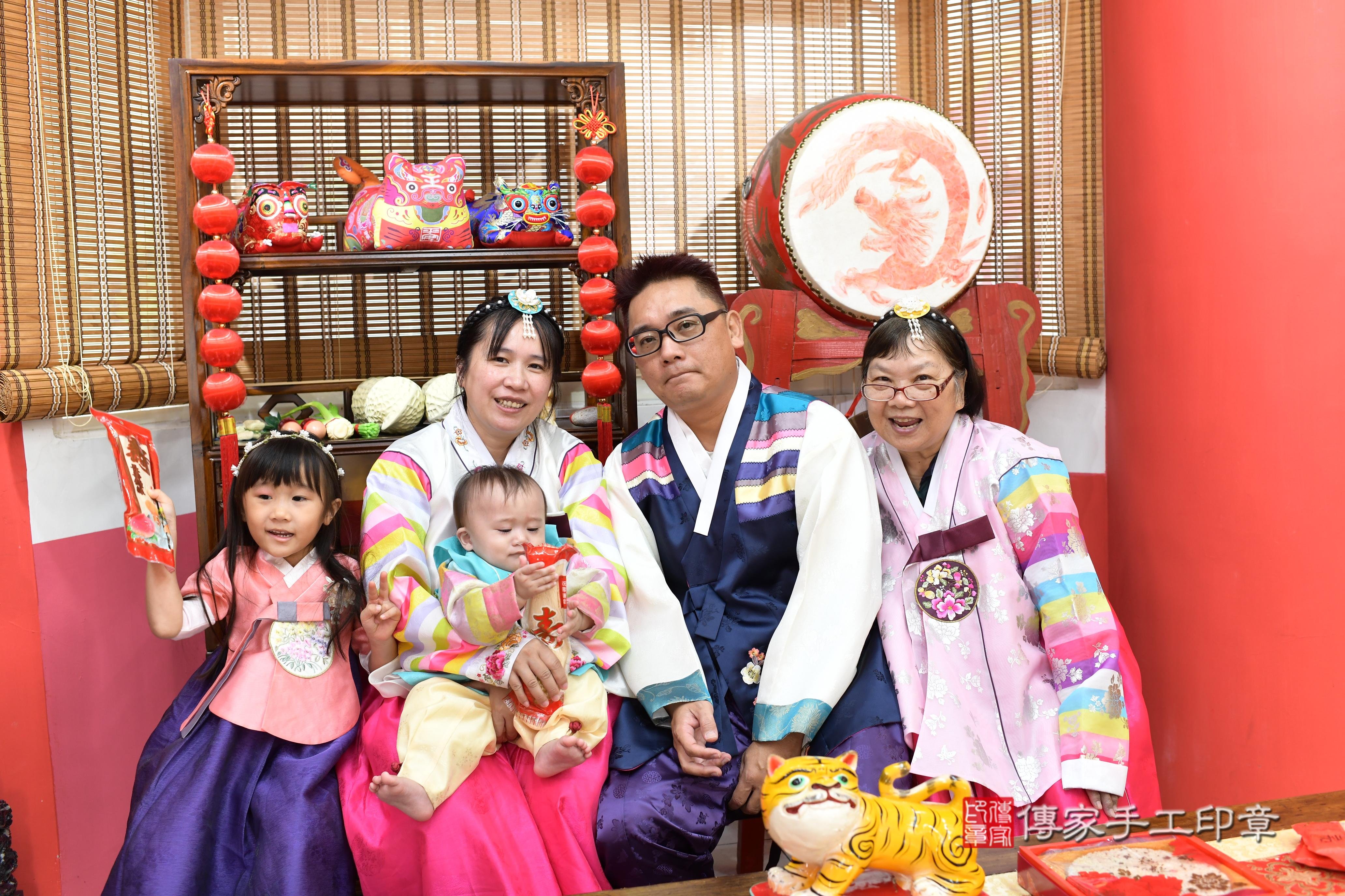 傳家手工印章高雄店、抓周、度脺、美式風會場、傳家嬰兒古禮、吉祥話、抓周道具物品24種、拍照。抓周證書。寶寶抓周、滿周歲、生日快樂、祝福