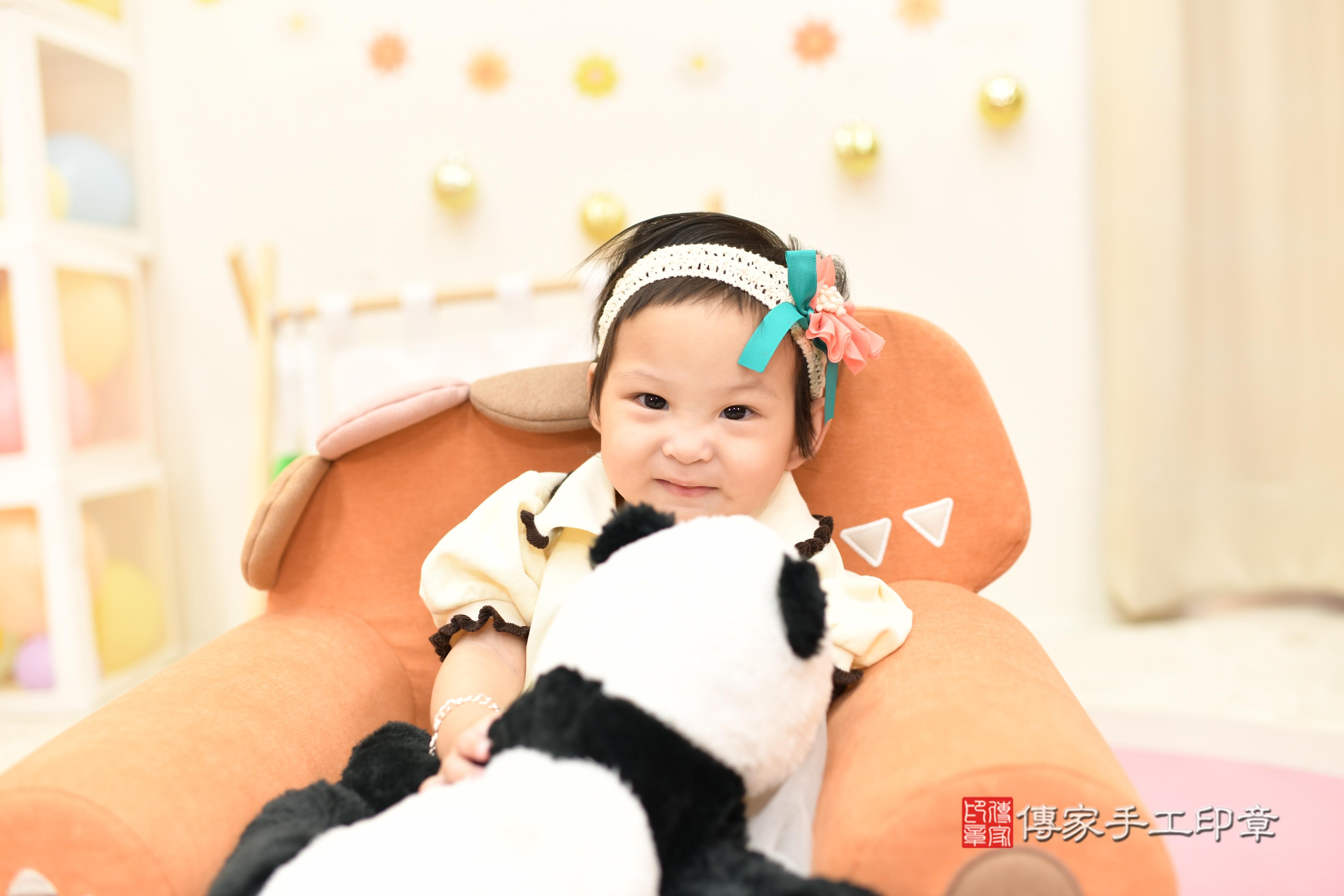 傳家手工印章高雄店、抓周、度脺、美式風會場、傳家嬰兒古禮、吉祥話、抓周道具物品24種、拍照。抓周證書。寶寶抓周、滿周歲、生日快樂、祝福