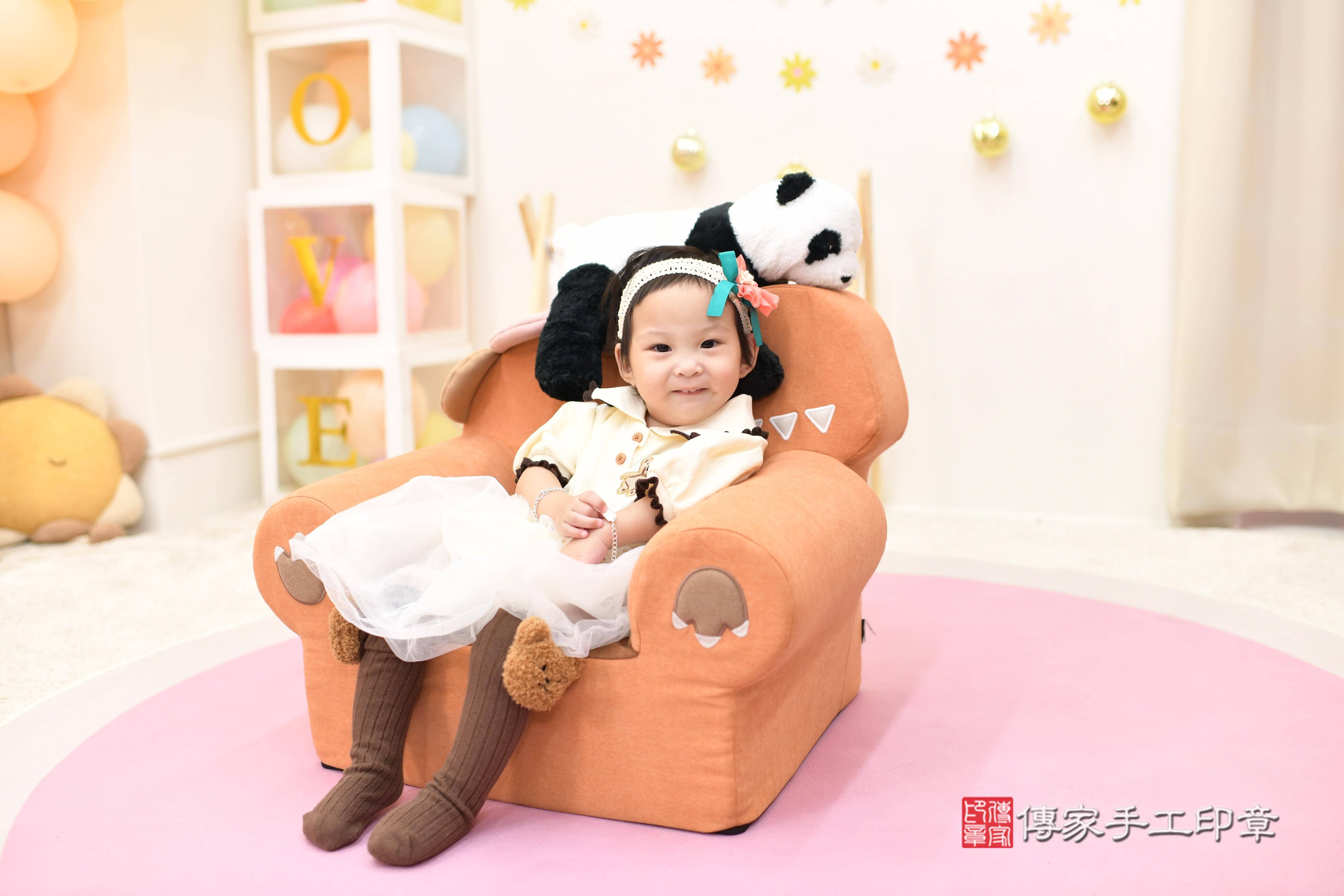 傳家手工印章高雄店、抓周、度脺、美式風會場、傳家嬰兒古禮、吉祥話、抓周道具物品24種、拍照。抓周證書。寶寶抓周、滿周歲、生日快樂、祝福