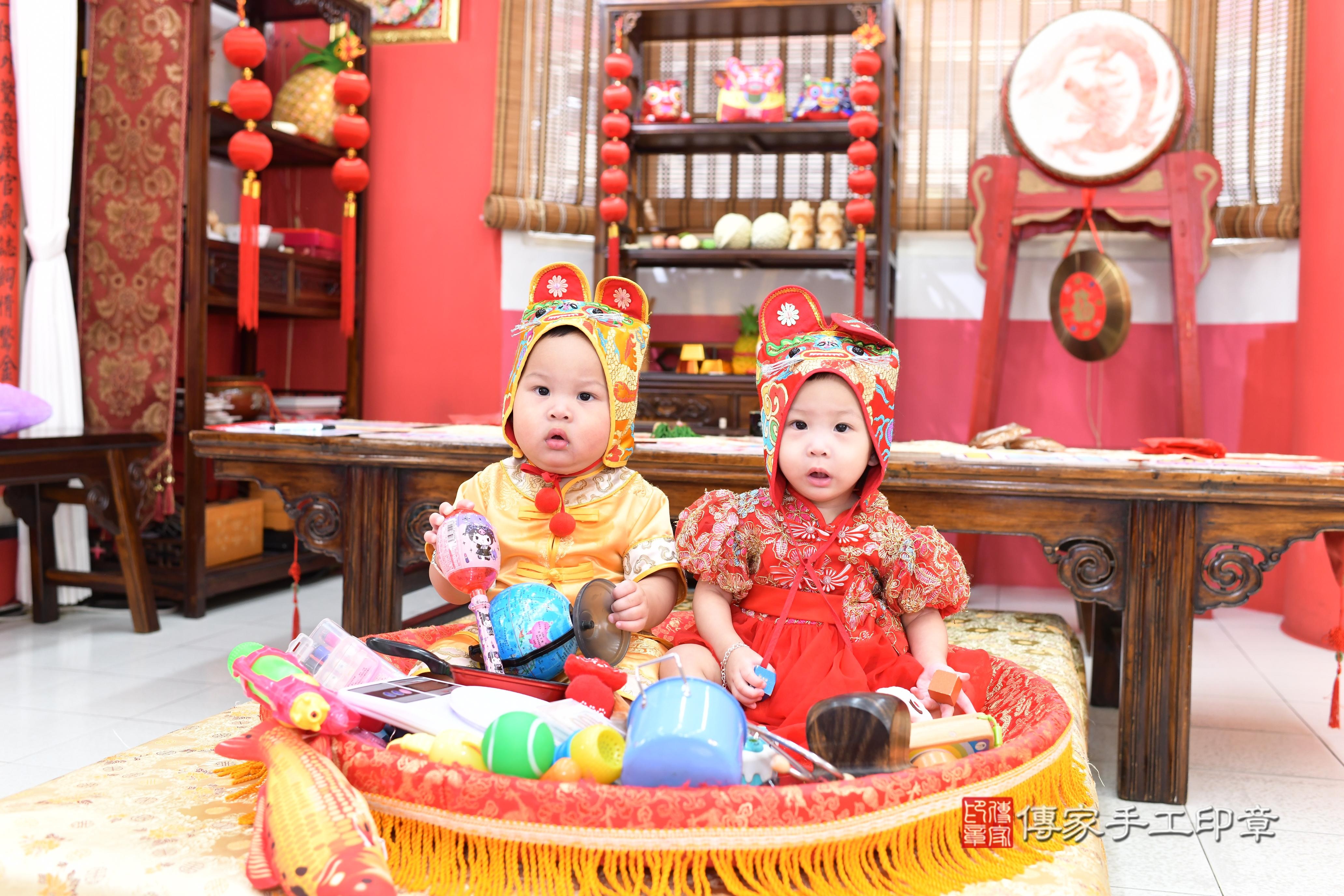 傳家手工印章高雄店、抓周、度脺、美式風會場、傳家嬰兒古禮、吉祥話、抓周道具物品24種、拍照。抓周證書。寶寶抓周、滿周歲、生日快樂、祝福