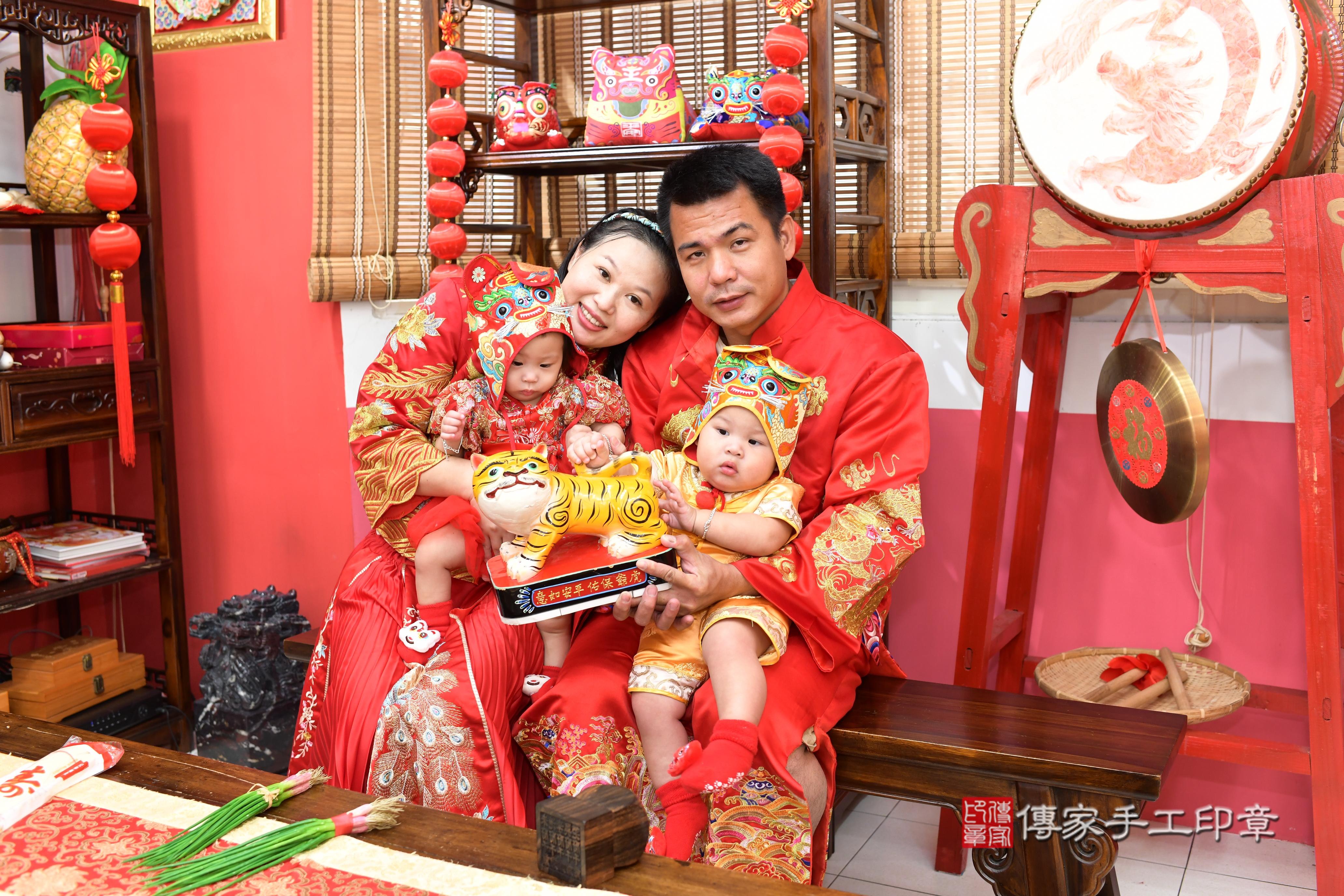 傳家手工印章高雄店、抓周、度脺、美式風會場、傳家嬰兒古禮、吉祥話、抓周道具物品24種、拍照。抓周證書。寶寶抓周、滿周歲、生日快樂、祝福