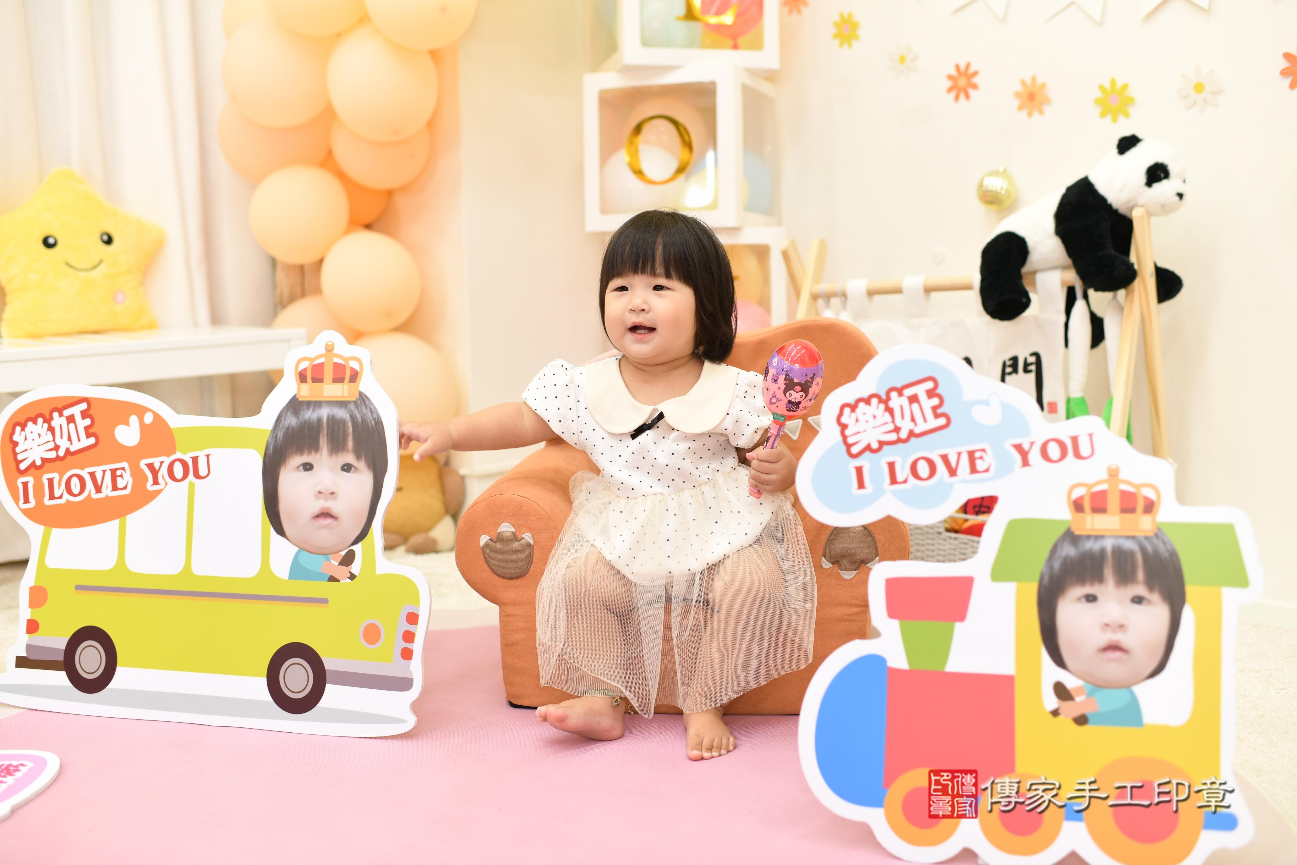 傳家手工印章高雄店、抓周、度脺、美式風會場、傳家嬰兒古禮、吉祥話、抓周道具物品24種、拍照。抓周證書。寶寶抓周、滿周歲、生日快樂、祝福