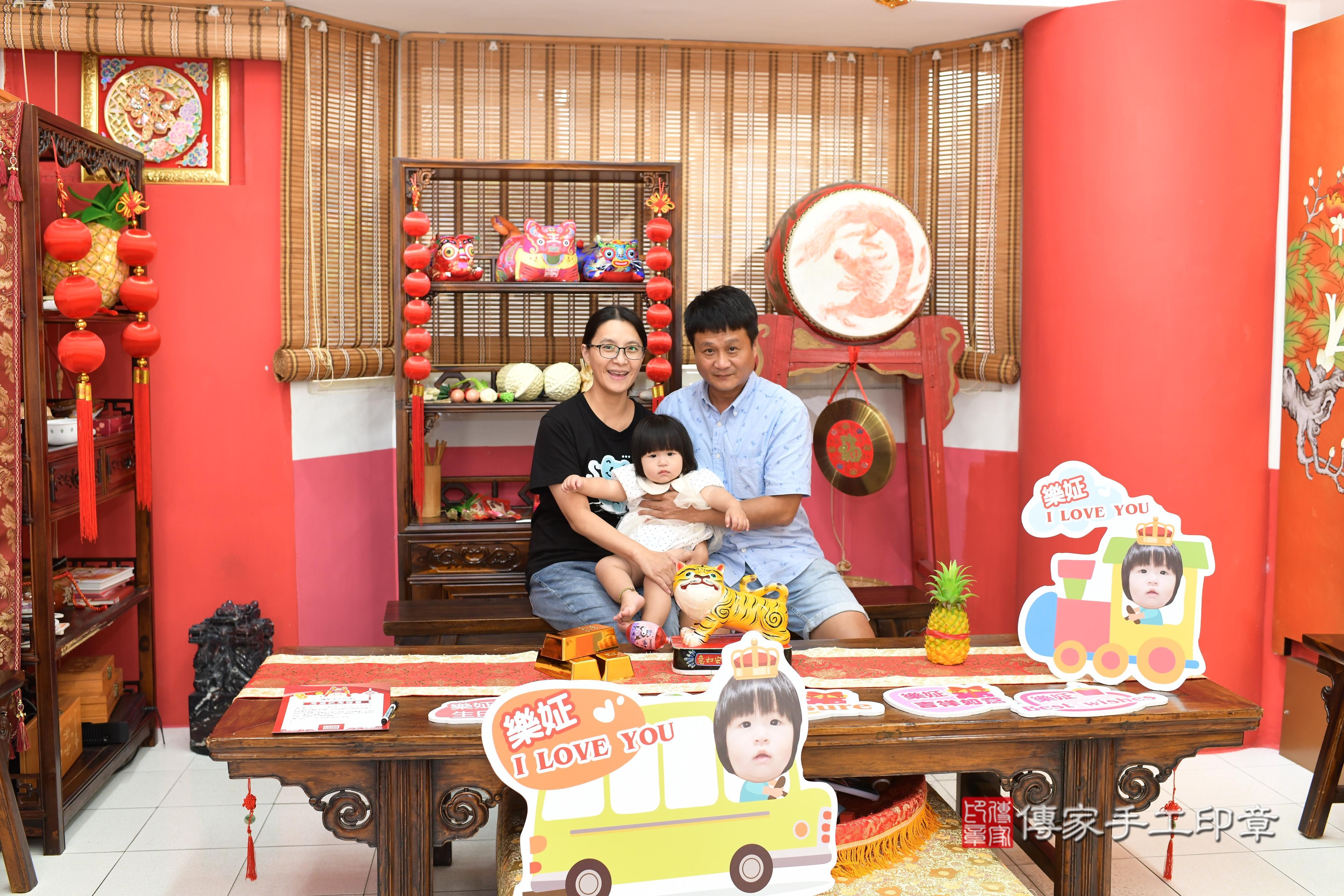 傳家手工印章高雄店、抓周、度脺、美式風會場、傳家嬰兒古禮、吉祥話、抓周道具物品24種、拍照。抓周證書。寶寶抓周、滿周歲、生日快樂、祝福