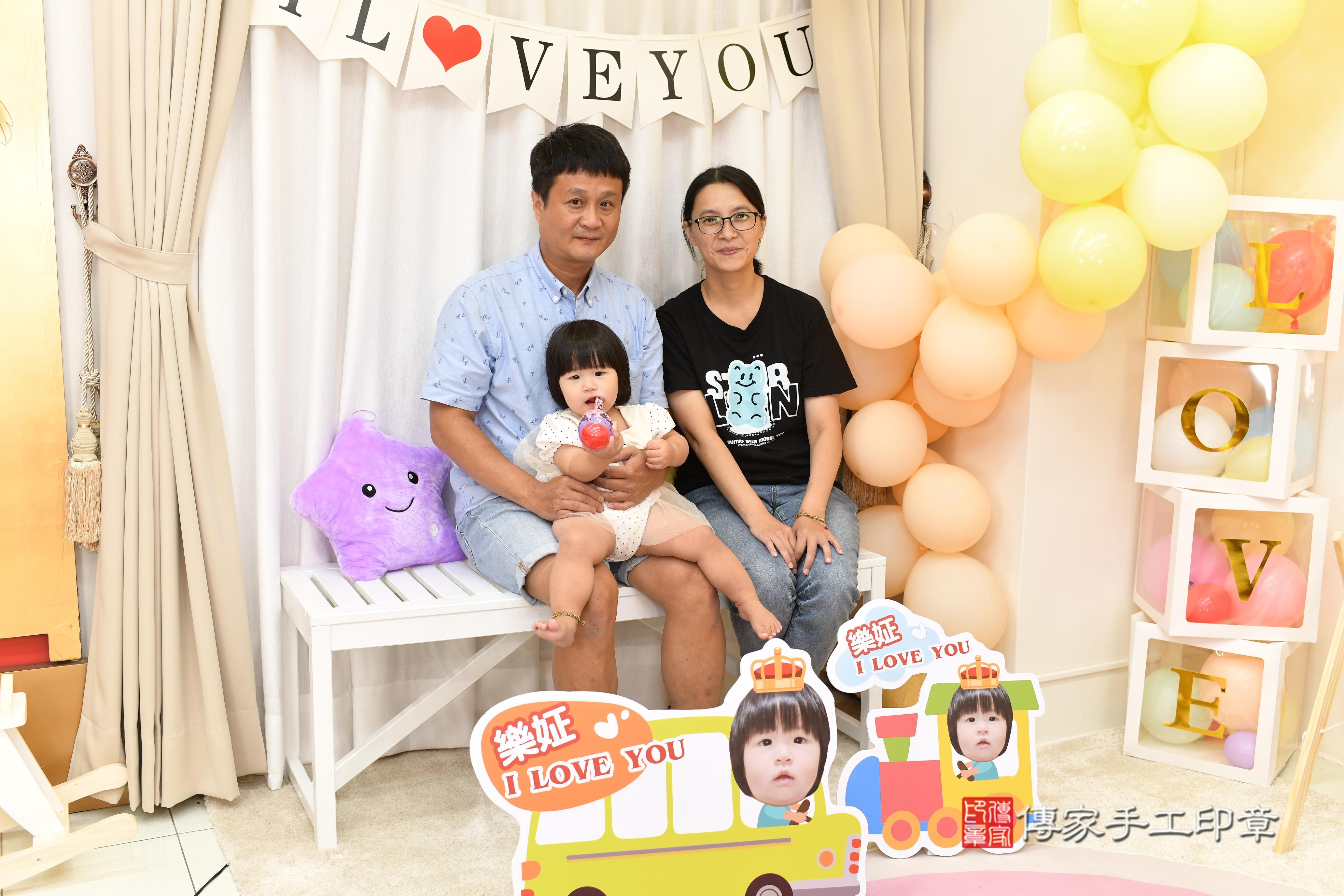 傳家手工印章高雄店、抓周、度脺、美式風會場、傳家嬰兒古禮、吉祥話、抓周道具物品24種、拍照。抓周證書。寶寶抓周、滿周歲、生日快樂、祝福