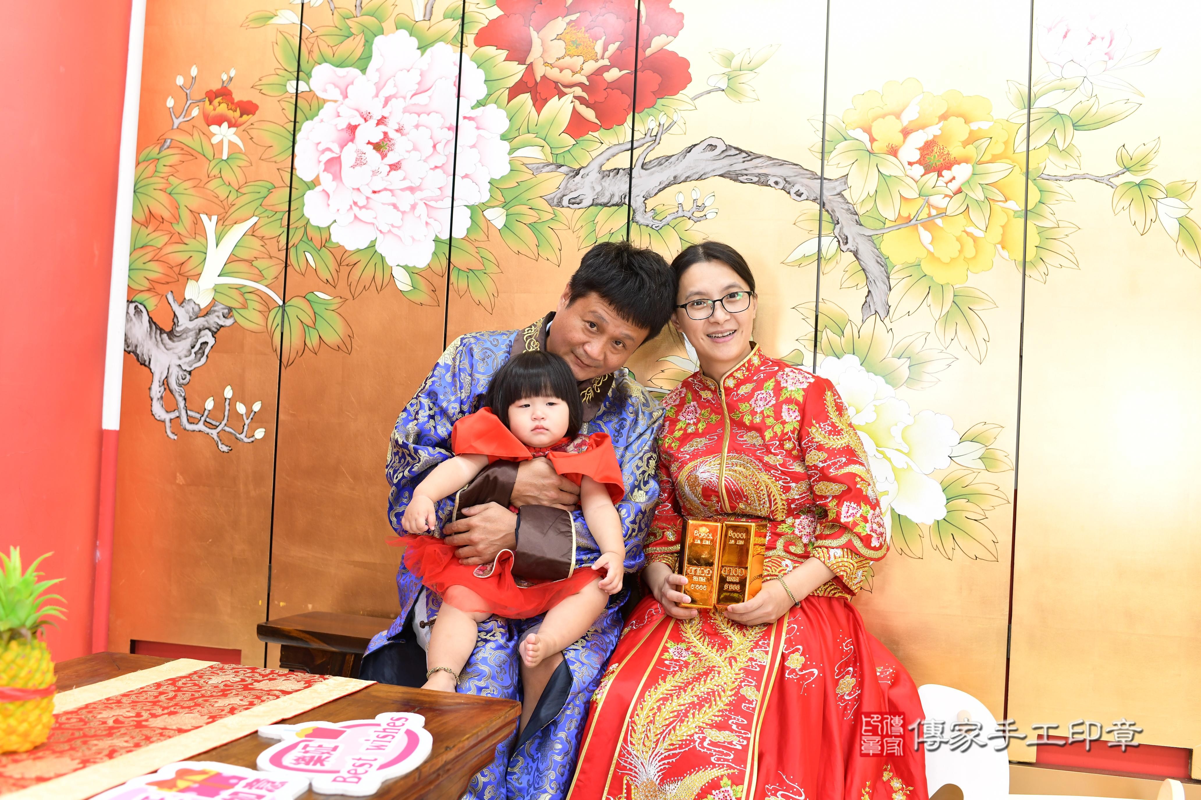 傳家手工印章高雄店、抓周、度脺、美式風會場、傳家嬰兒古禮、吉祥話、抓周道具物品24種、拍照。抓周證書。寶寶抓周、滿周歲、生日快樂、祝福