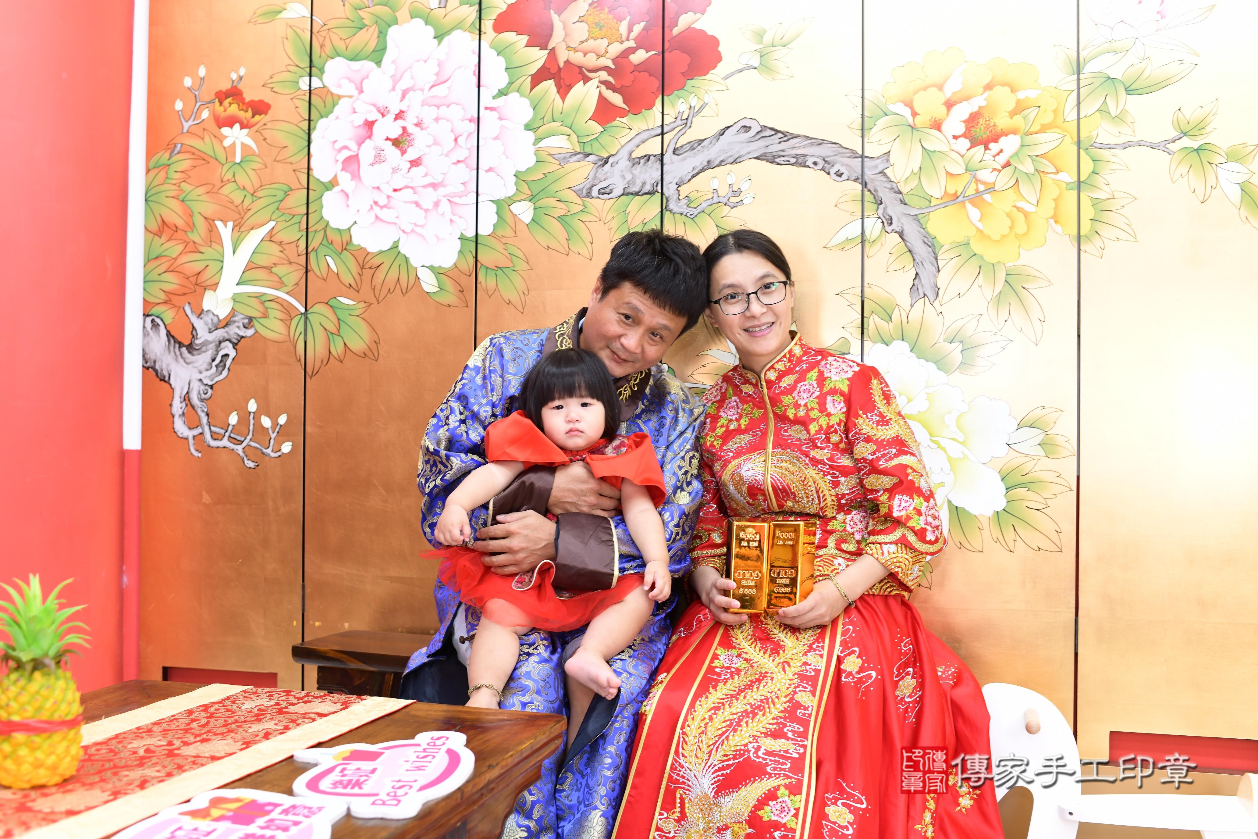 傳家手工印章高雄店、抓周、度脺、美式風會場、傳家嬰兒古禮、吉祥話、抓周道具物品24種、拍照。抓周證書。寶寶抓周、滿周歲、生日快樂、祝福