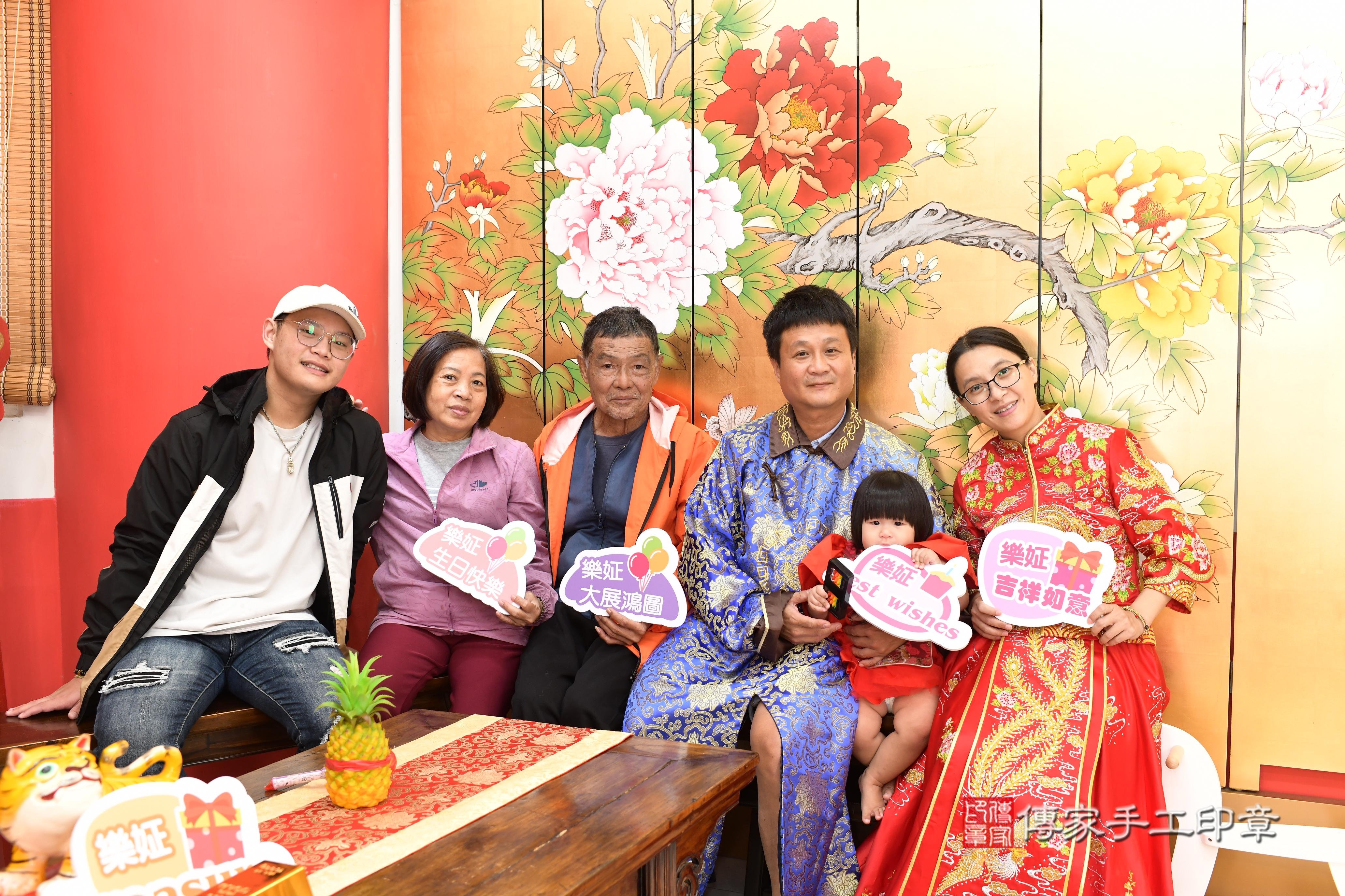 傳家手工印章高雄店、抓周、度脺、美式風會場、傳家嬰兒古禮、吉祥話、抓周道具物品24種、拍照。抓周證書。寶寶抓周、滿周歲、生日快樂、祝福