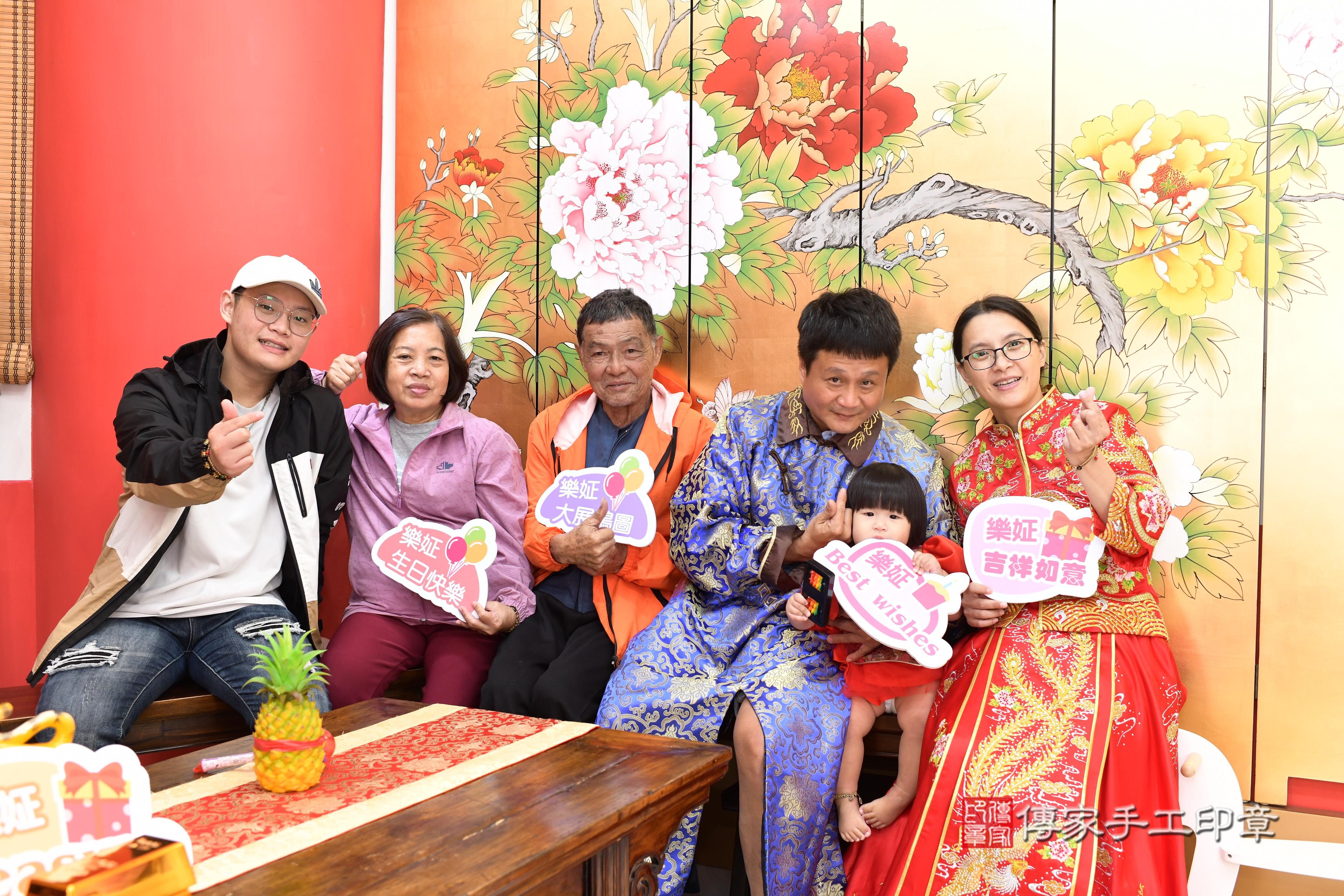 傳家手工印章高雄店、抓周、度脺、美式風會場、傳家嬰兒古禮、吉祥話、抓周道具物品24種、拍照。抓周證書。寶寶抓周、滿周歲、生日快樂、祝福