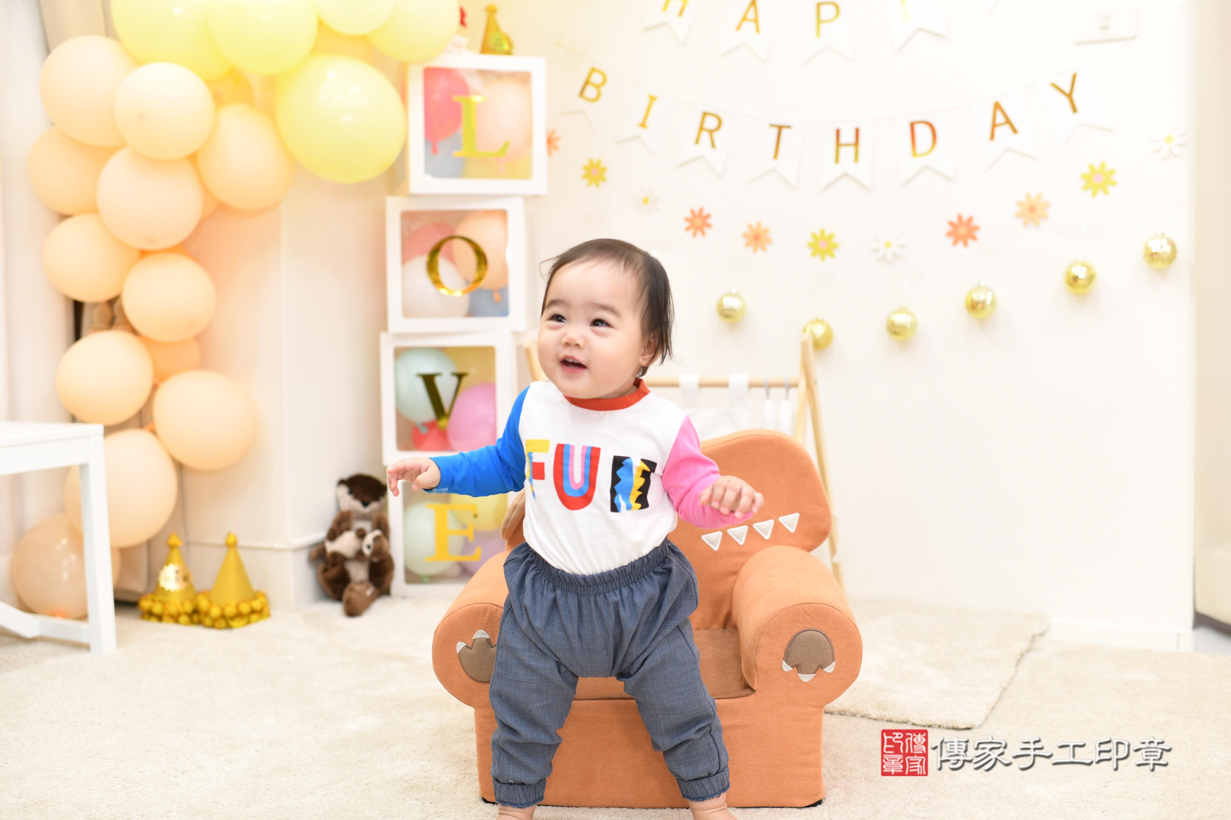 傳家手工印章高雄店、抓周、度脺、美式風會場、傳家嬰兒古禮、吉祥話、抓周道具物品24種、拍照。抓周證書。寶寶抓周、滿周歲、生日快樂、祝福