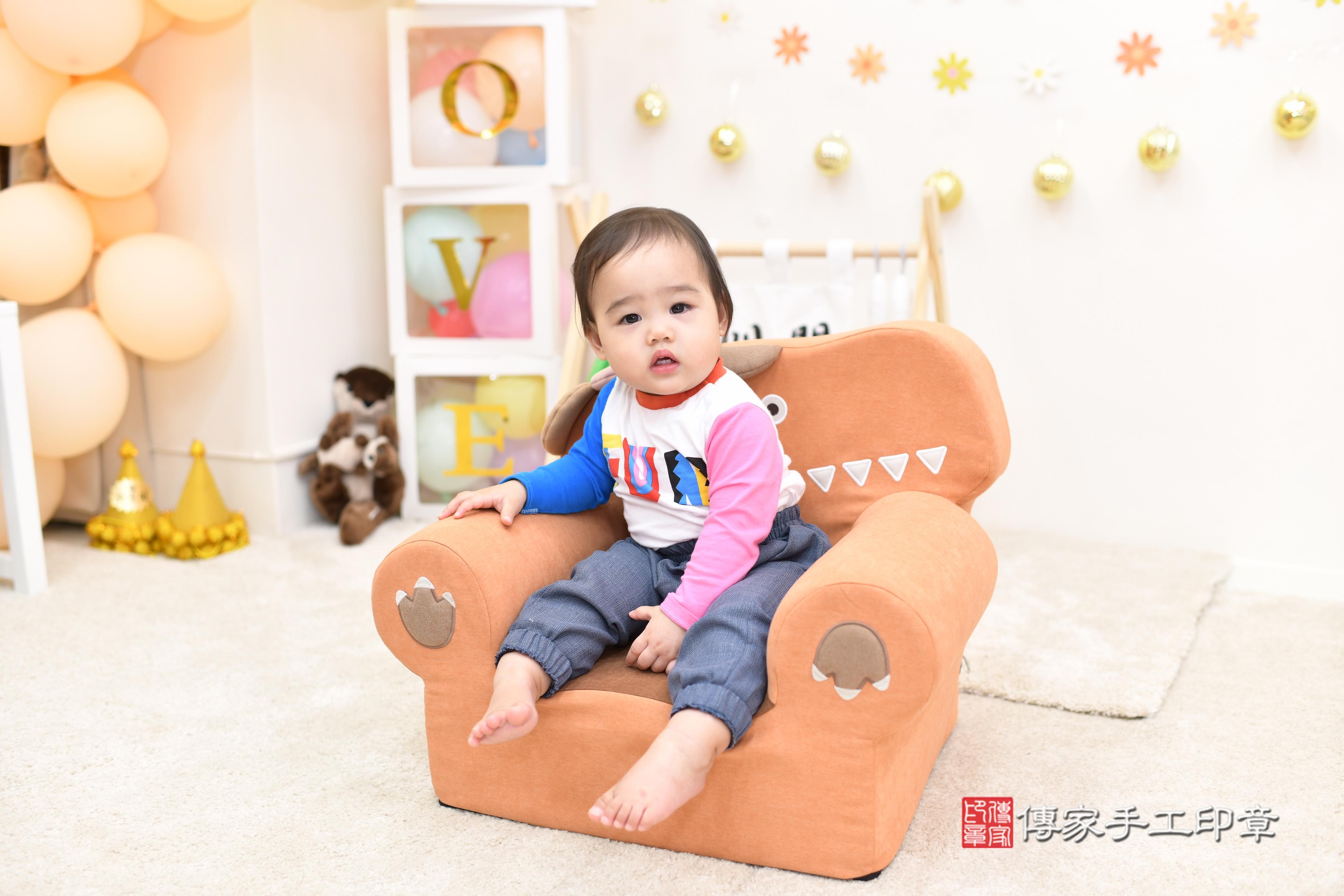 傳家手工印章高雄店、抓周、度脺、美式風會場、傳家嬰兒古禮、吉祥話、抓周道具物品24種、拍照。抓周證書。寶寶抓周、滿周歲、生日快樂、祝福