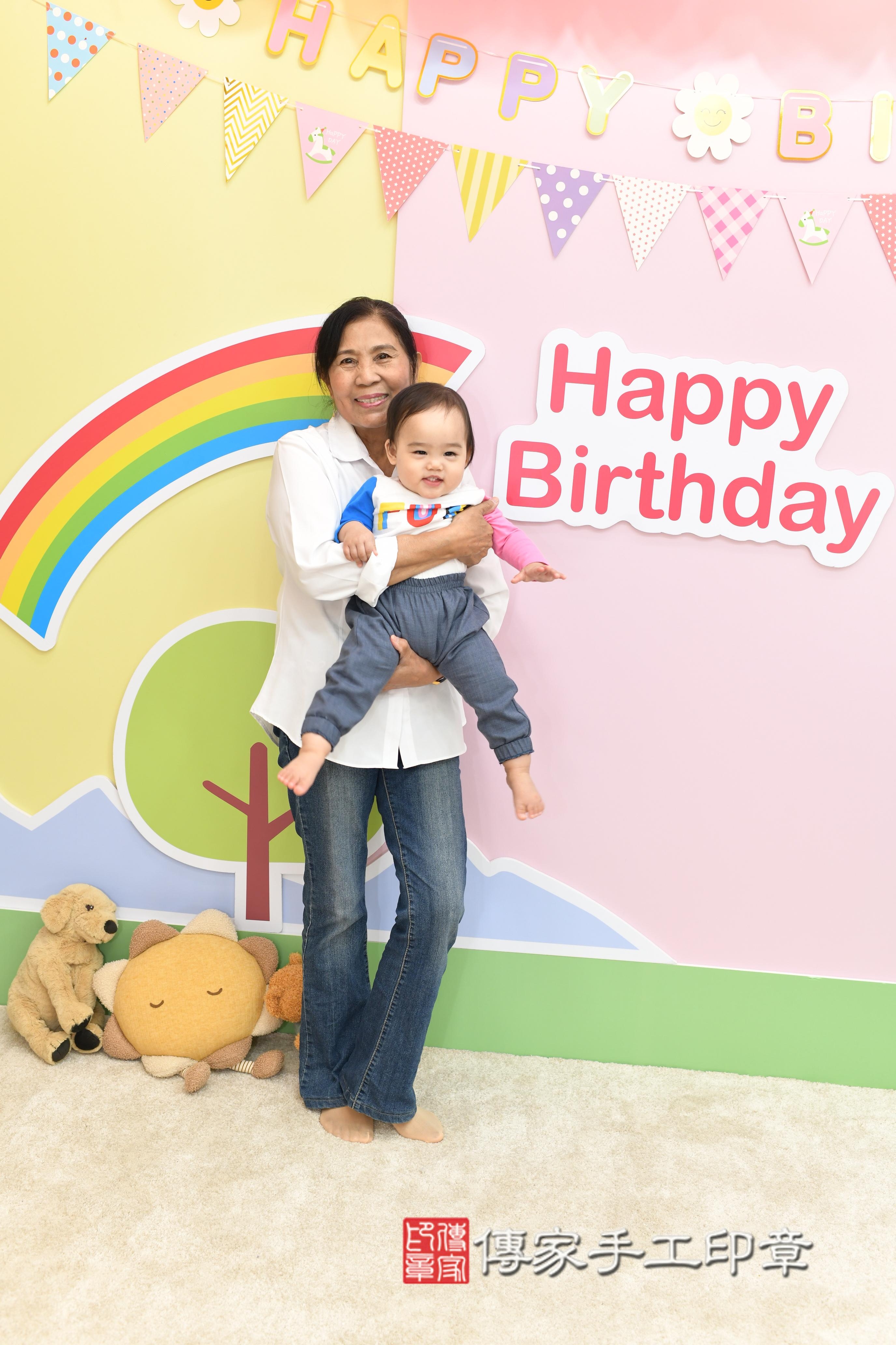 傳家手工印章高雄店、抓周、度脺、美式風會場、傳家嬰兒古禮、吉祥話、抓周道具物品24種、拍照。抓周證書。寶寶抓周、滿周歲、生日快樂、祝福