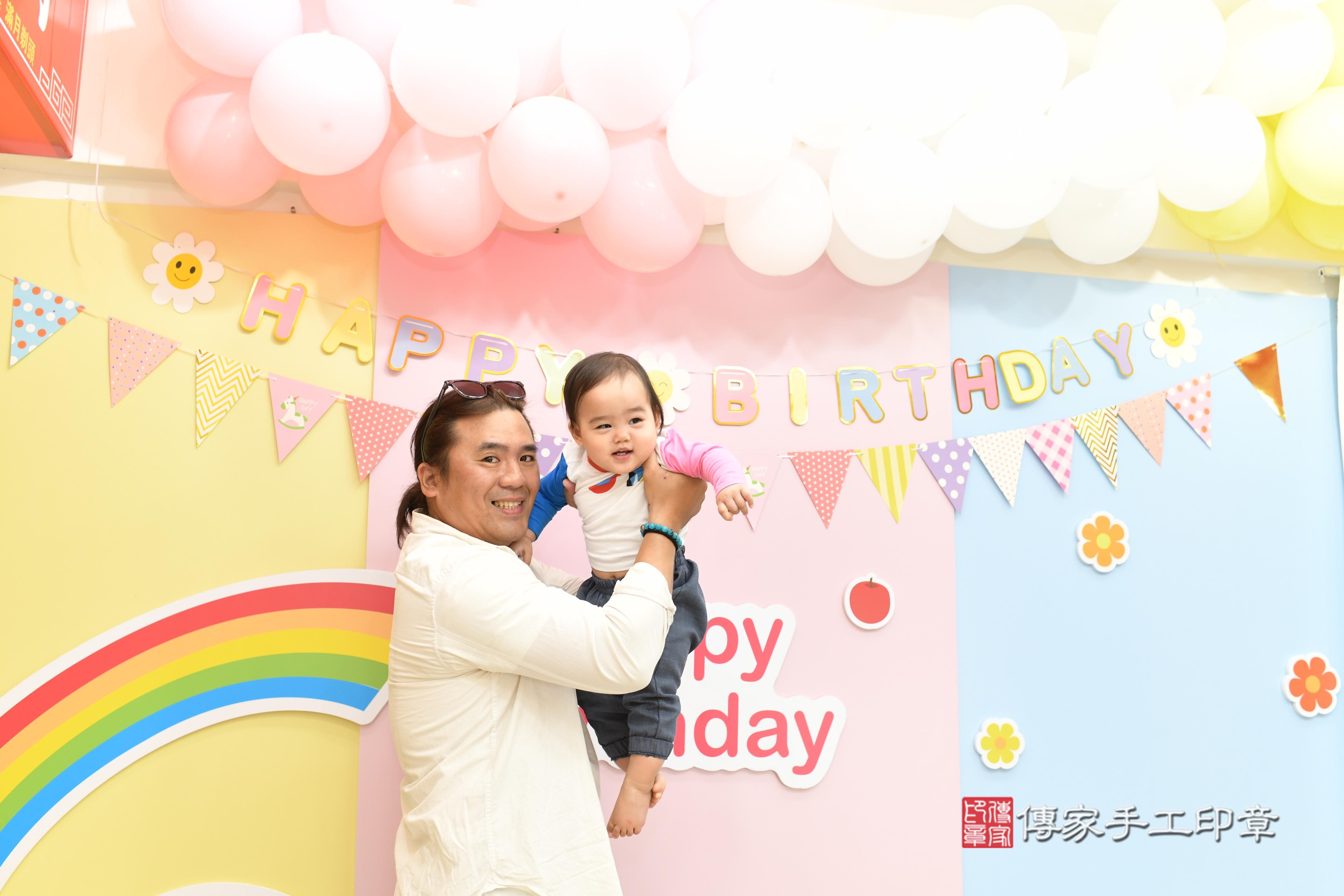 傳家手工印章高雄店、抓周、度脺、美式風會場、傳家嬰兒古禮、吉祥話、抓周道具物品24種、拍照。抓周證書。寶寶抓周、滿周歲、生日快樂、祝福