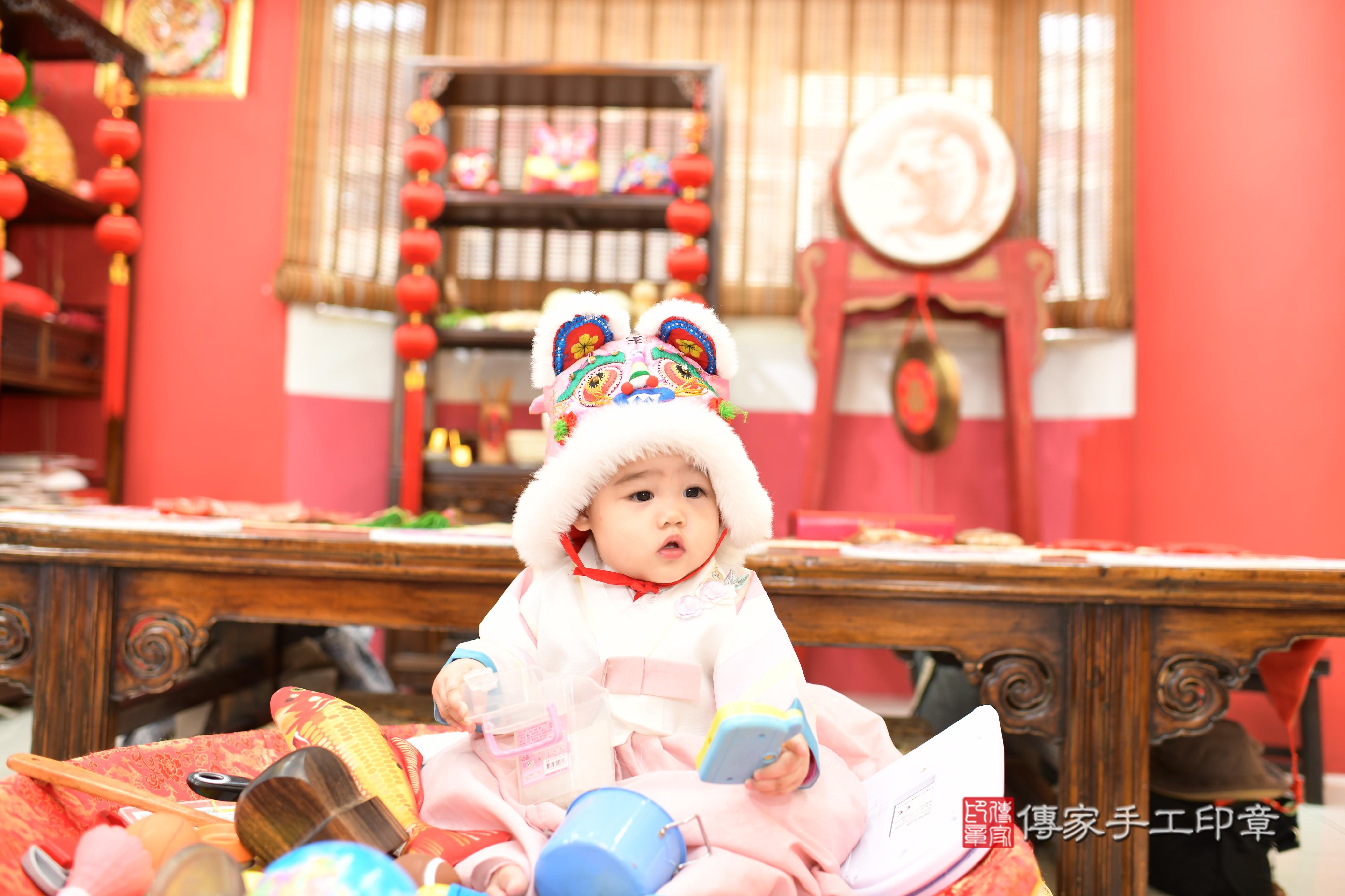 傳家手工印章高雄店、抓周、度脺、美式風會場、傳家嬰兒古禮、吉祥話、抓周道具物品24種、拍照。抓周證書。寶寶抓周、滿周歲、生日快樂、祝福