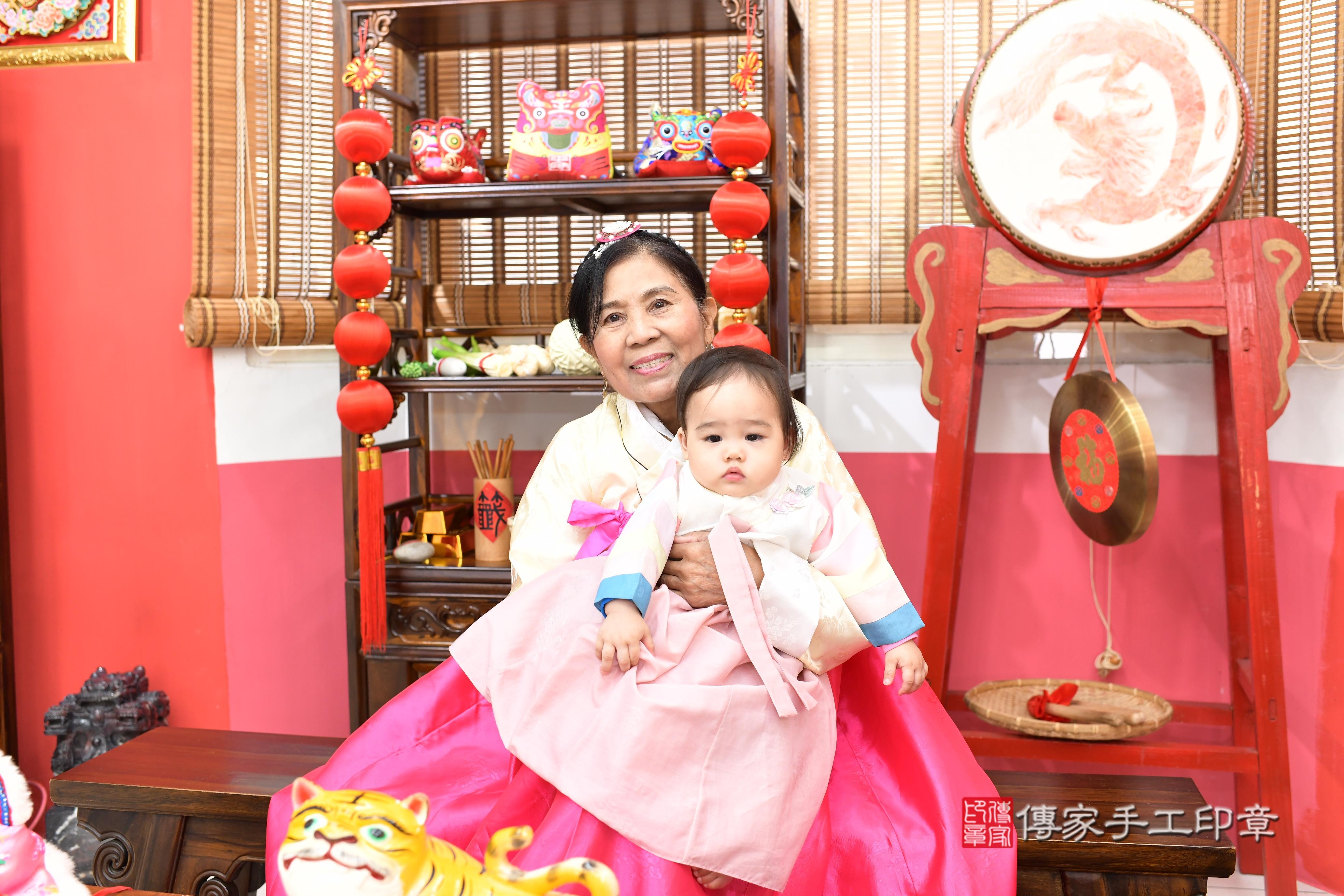 傳家手工印章高雄店、抓周、度脺、美式風會場、傳家嬰兒古禮、吉祥話、抓周道具物品24種、拍照。抓周證書。寶寶抓周、滿周歲、生日快樂、祝福