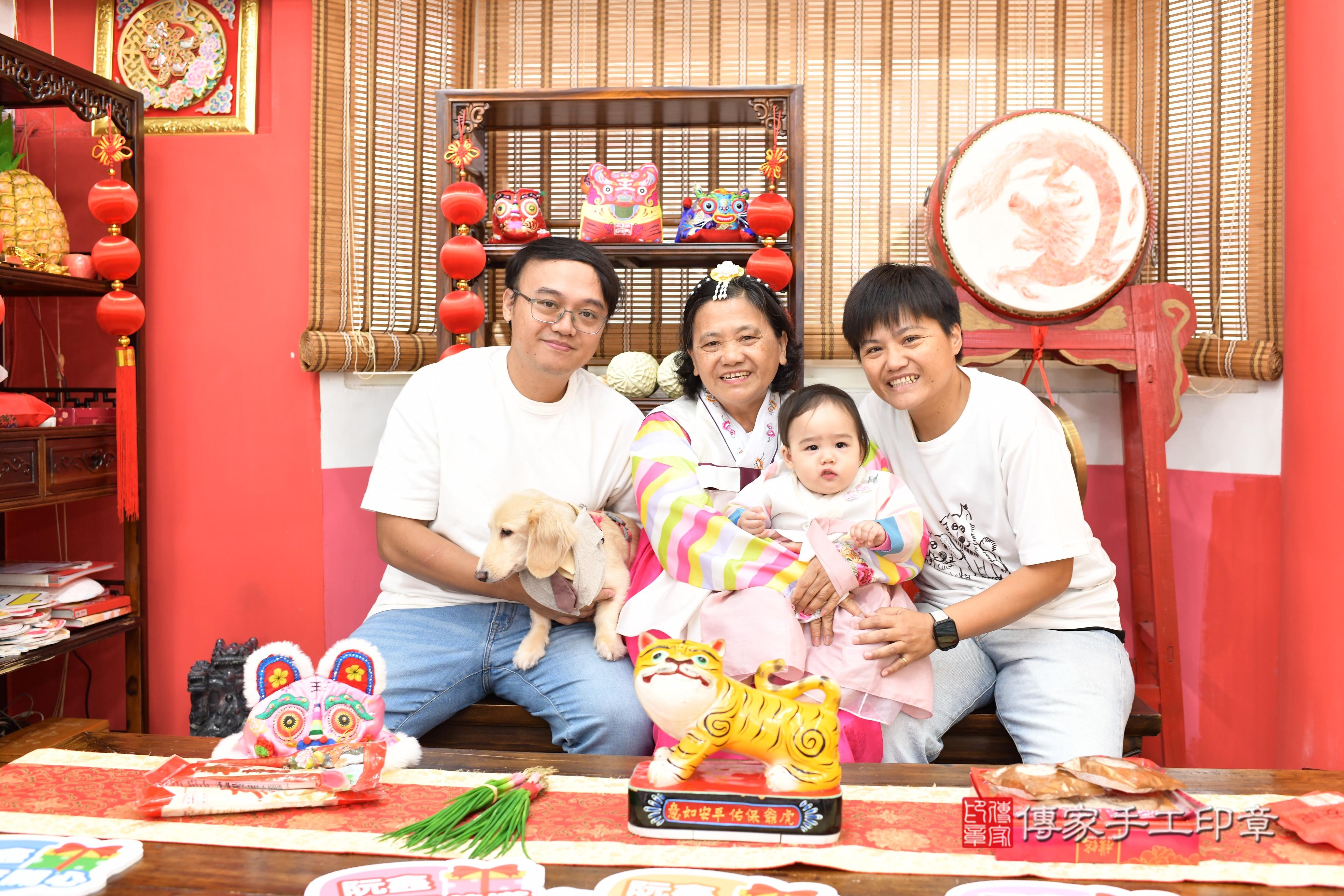 傳家手工印章高雄店、抓周、度脺、美式風會場、傳家嬰兒古禮、吉祥話、抓周道具物品24種、拍照。抓周證書。寶寶抓周、滿周歲、生日快樂、祝福