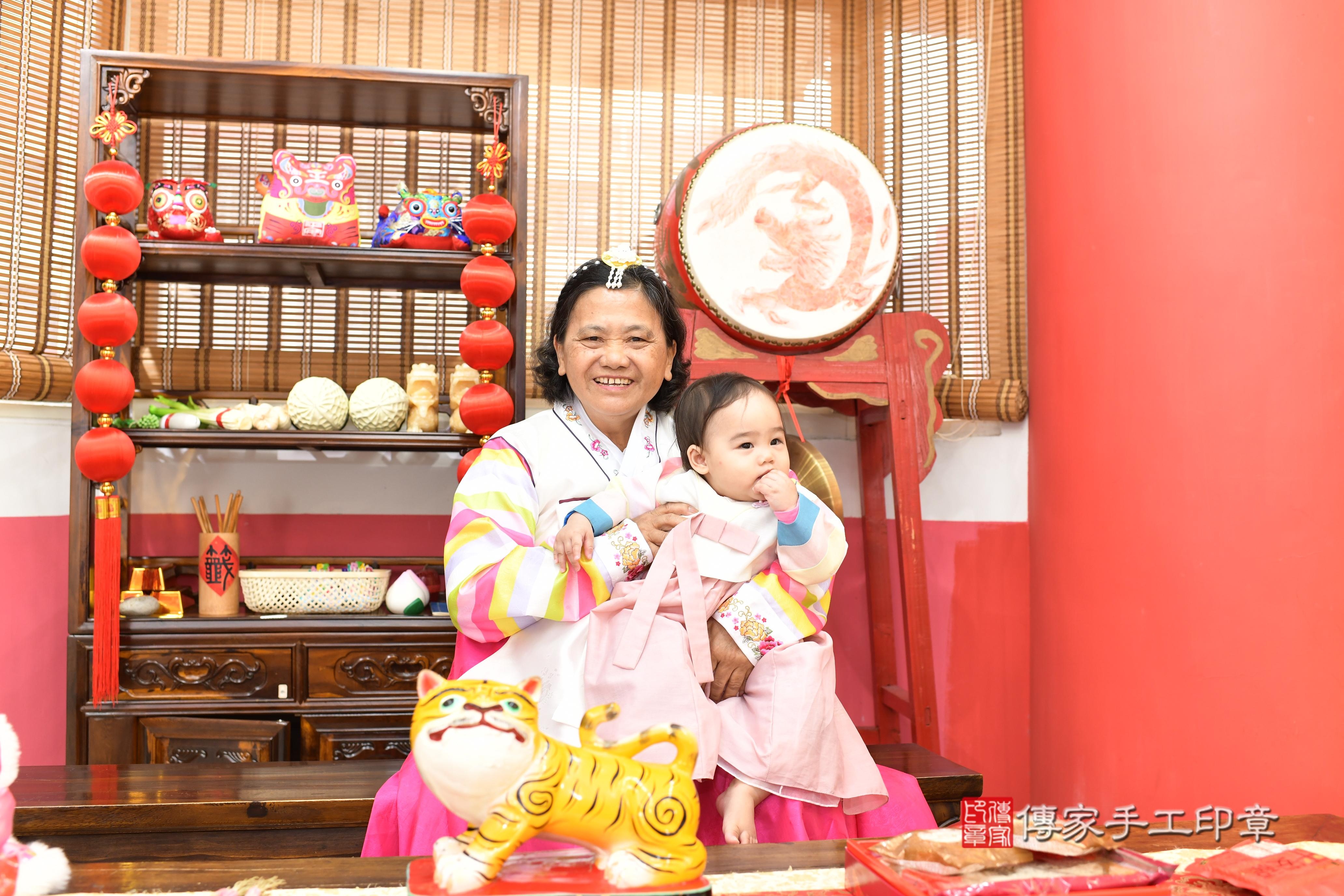 傳家手工印章高雄店、抓周、度脺、美式風會場、傳家嬰兒古禮、吉祥話、抓周道具物品24種、拍照。抓周證書。寶寶抓周、滿周歲、生日快樂、祝福