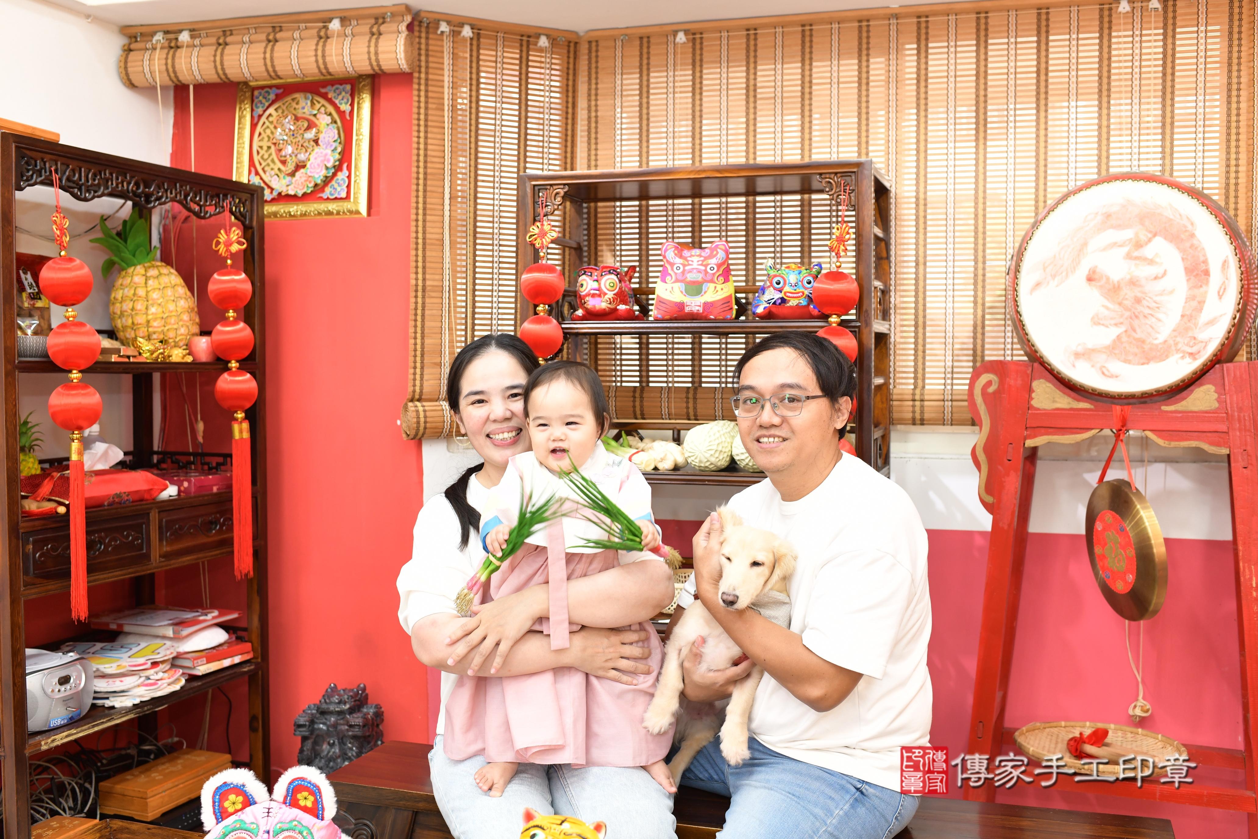 傳家手工印章高雄店、抓周、度脺、美式風會場、傳家嬰兒古禮、吉祥話、抓周道具物品24種、拍照。抓周證書。寶寶抓周、滿周歲、生日快樂、祝福